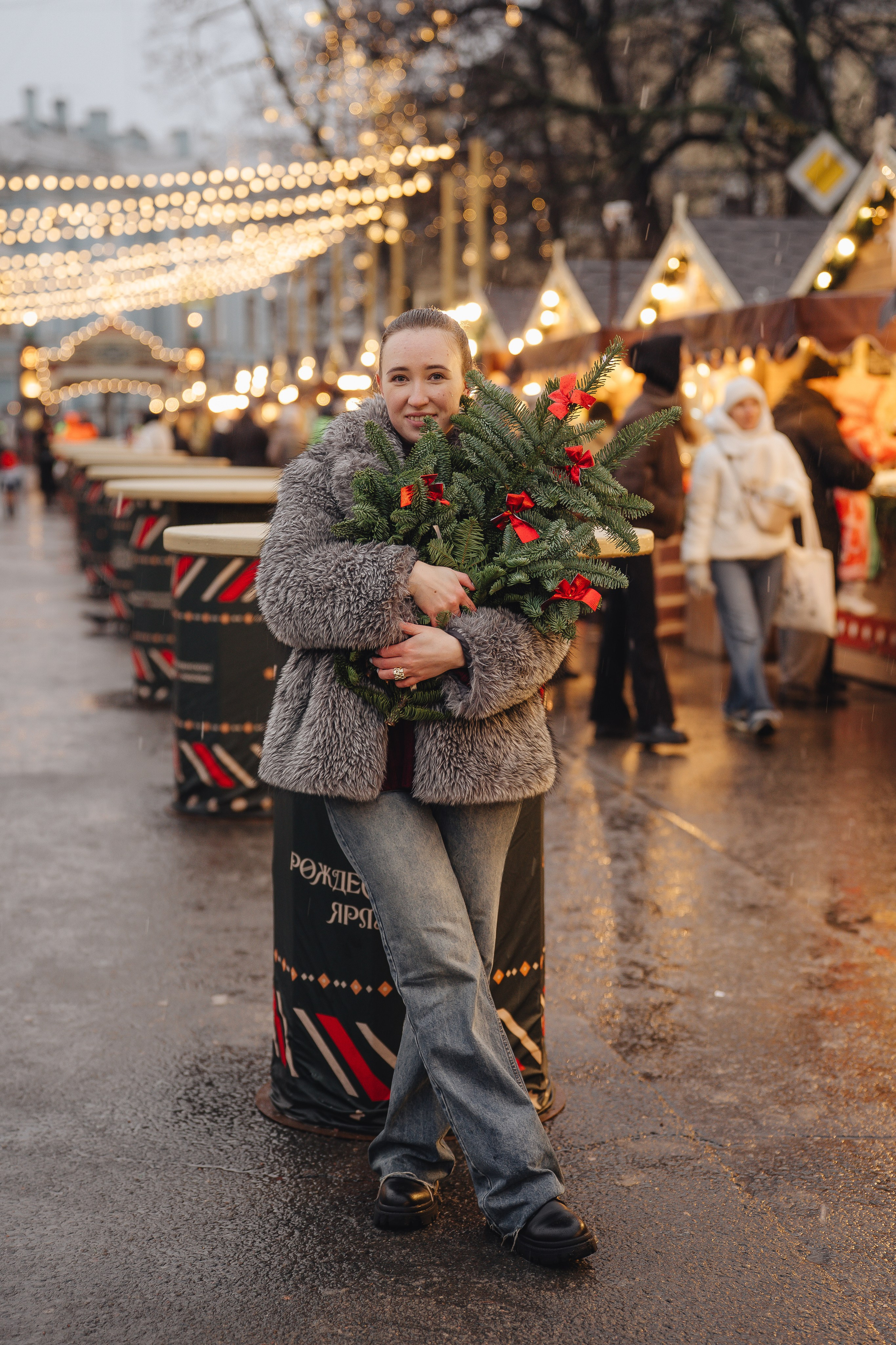 ПРОГУЛКА НА МАНЕЖНОЙ ПЛОЩАДИ ДЛЯ ДЕВУШКИ ПЕРЕД НОВЫМ ГОДОМ (НОВОГОДНЯЯ ФОТОСЕССИИЯ НА МАНЕЖНОЙ ПЛОЩАДИ). Профессиональный фотограф, Санкт-Петербург — Виктория Богомолова