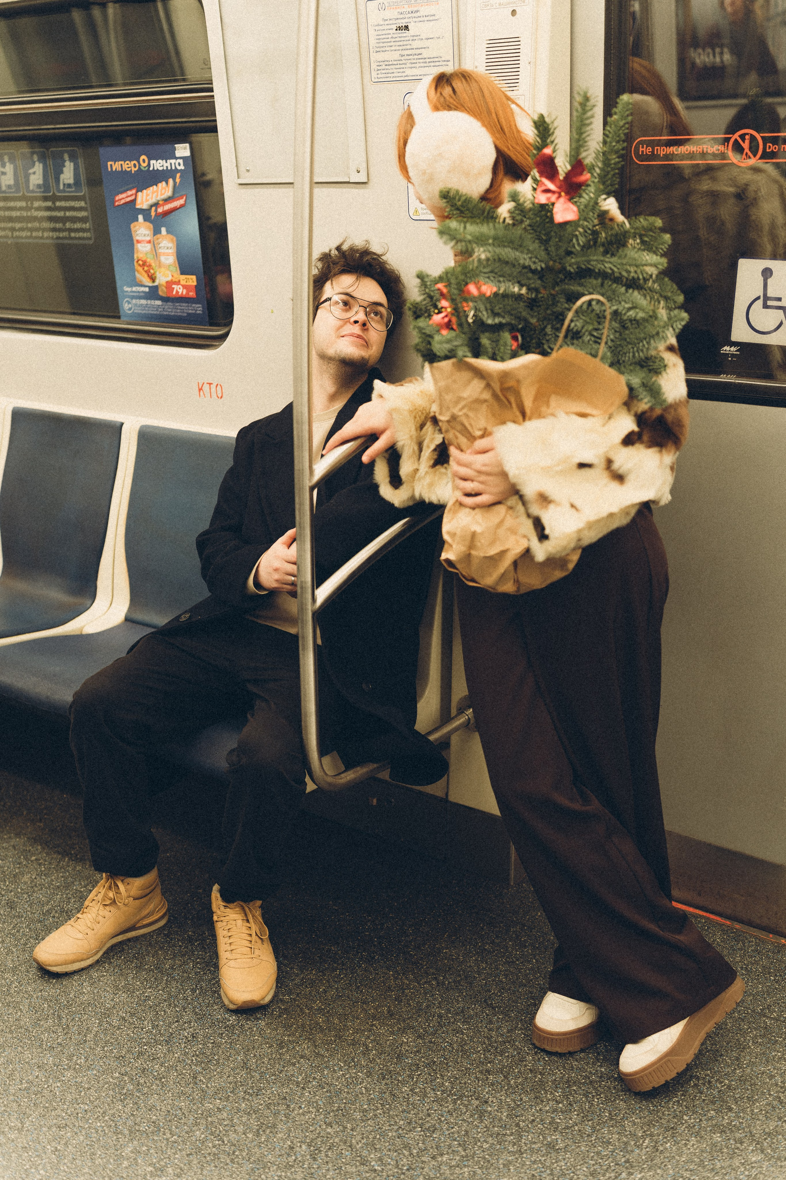 НОВОГОДНЯЯ ФОТОСЕСИИЯ ПАРЫ В МЕТРО ЛЮБОВЬ. Профессиональный фотограф, Санкт-Петербург — Виктория Богомолова