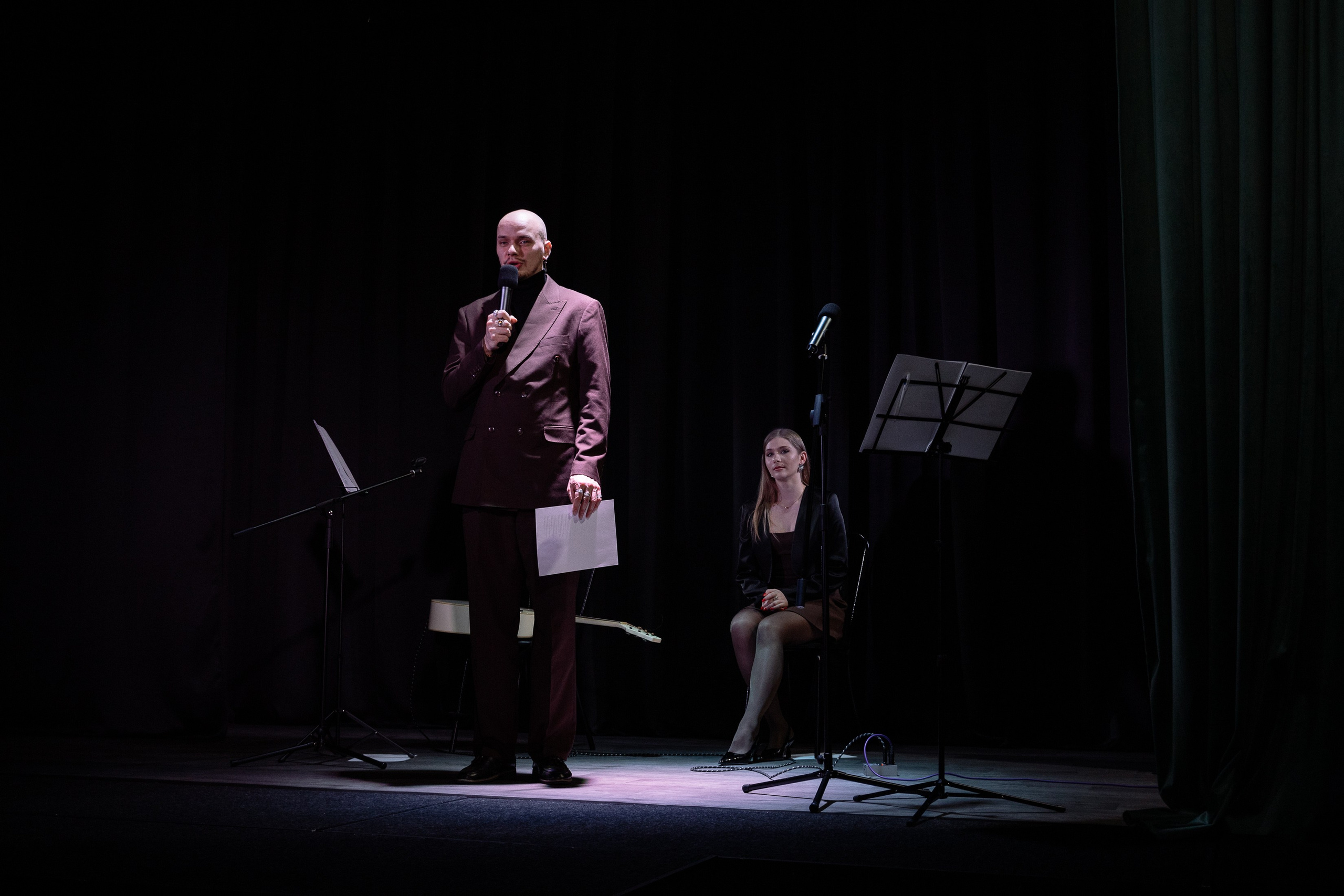 Поэтический вечер с Игорем Бушмелевым и Никой Станиславчик. Фотограф Юлия Мальцева