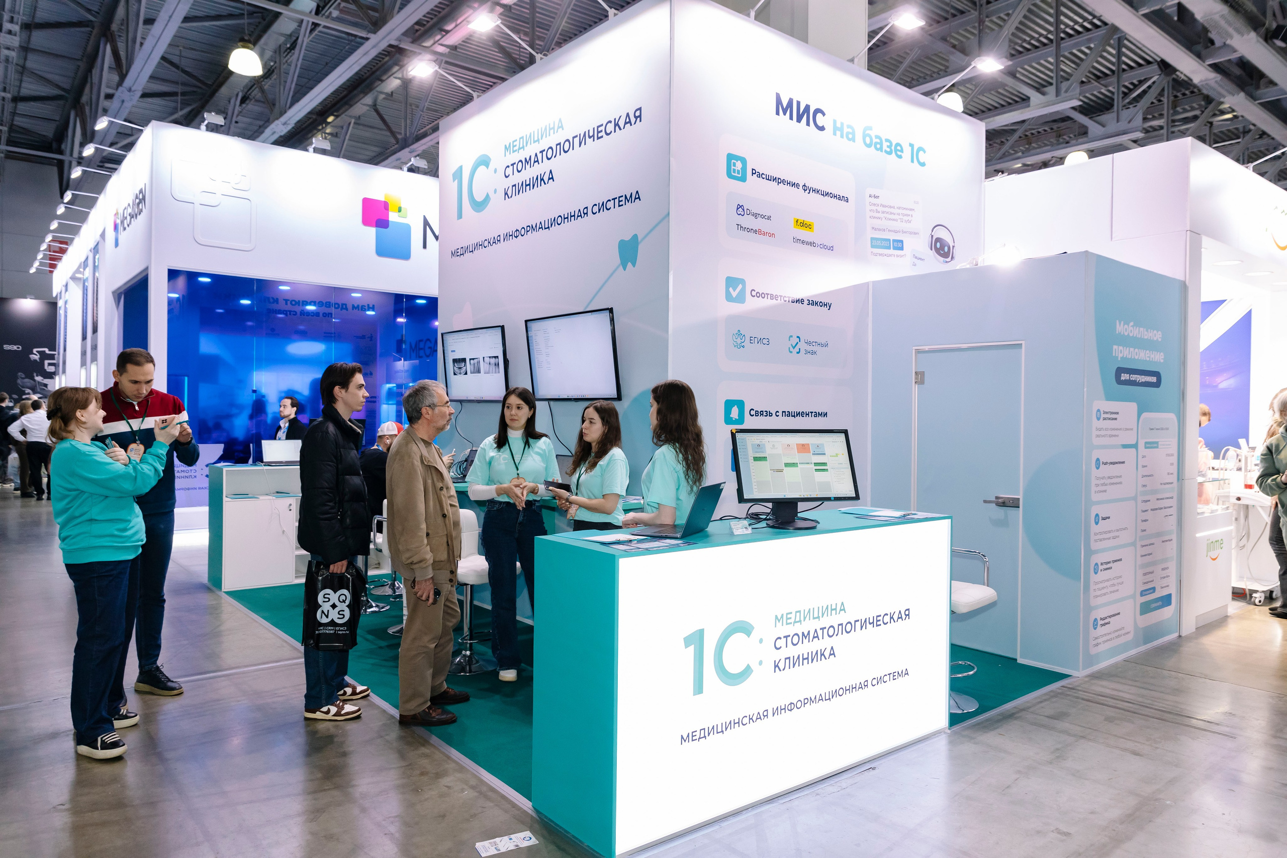 Стоматологическая выставка Dental Salon 2026. Профессиональный фотограф в Москве | Заказать фотосессию и съемку