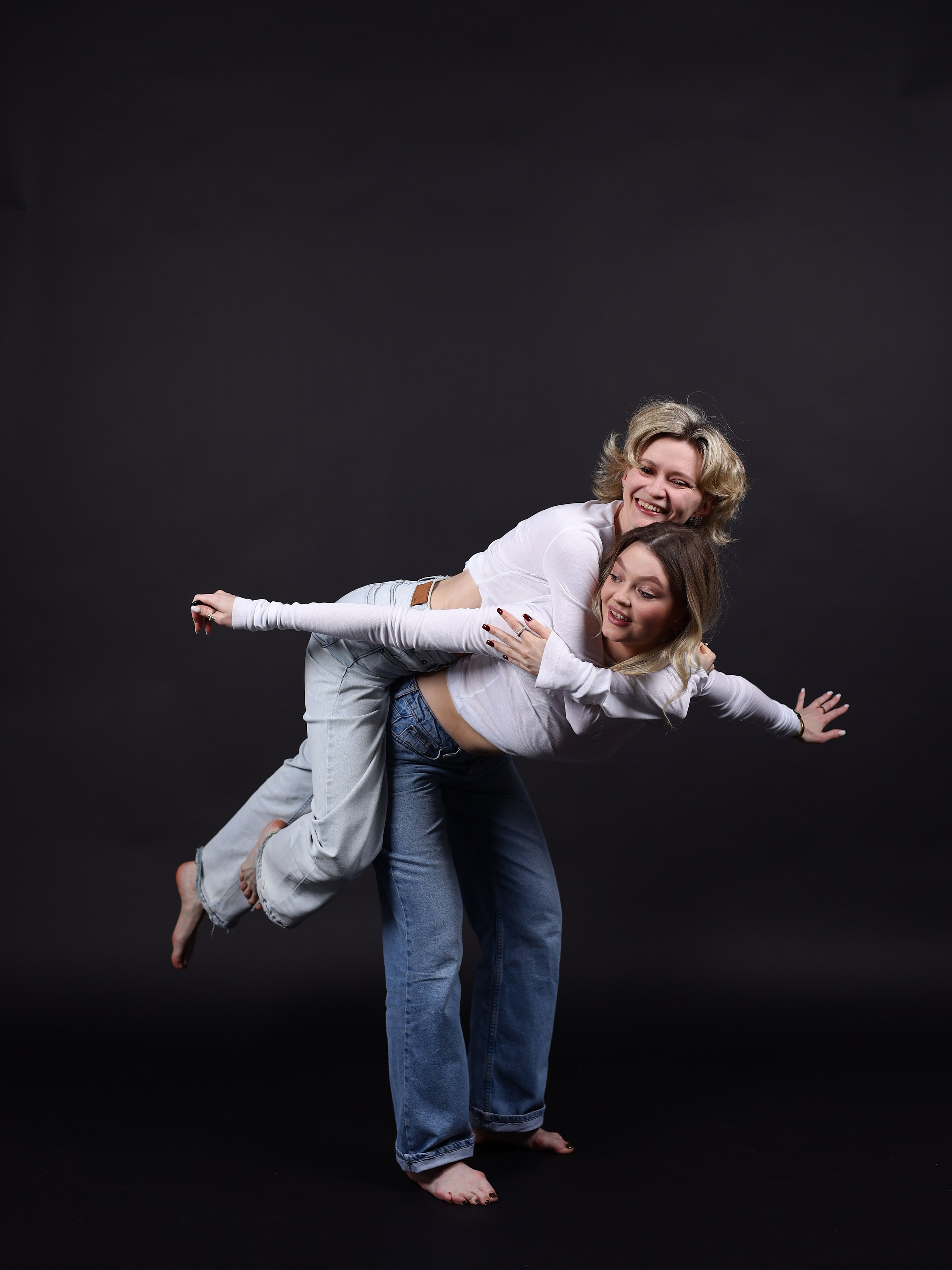 Дарья и Анна. Фотостудия без фотографа Чехов. Первая студия автопортрета в Чехове