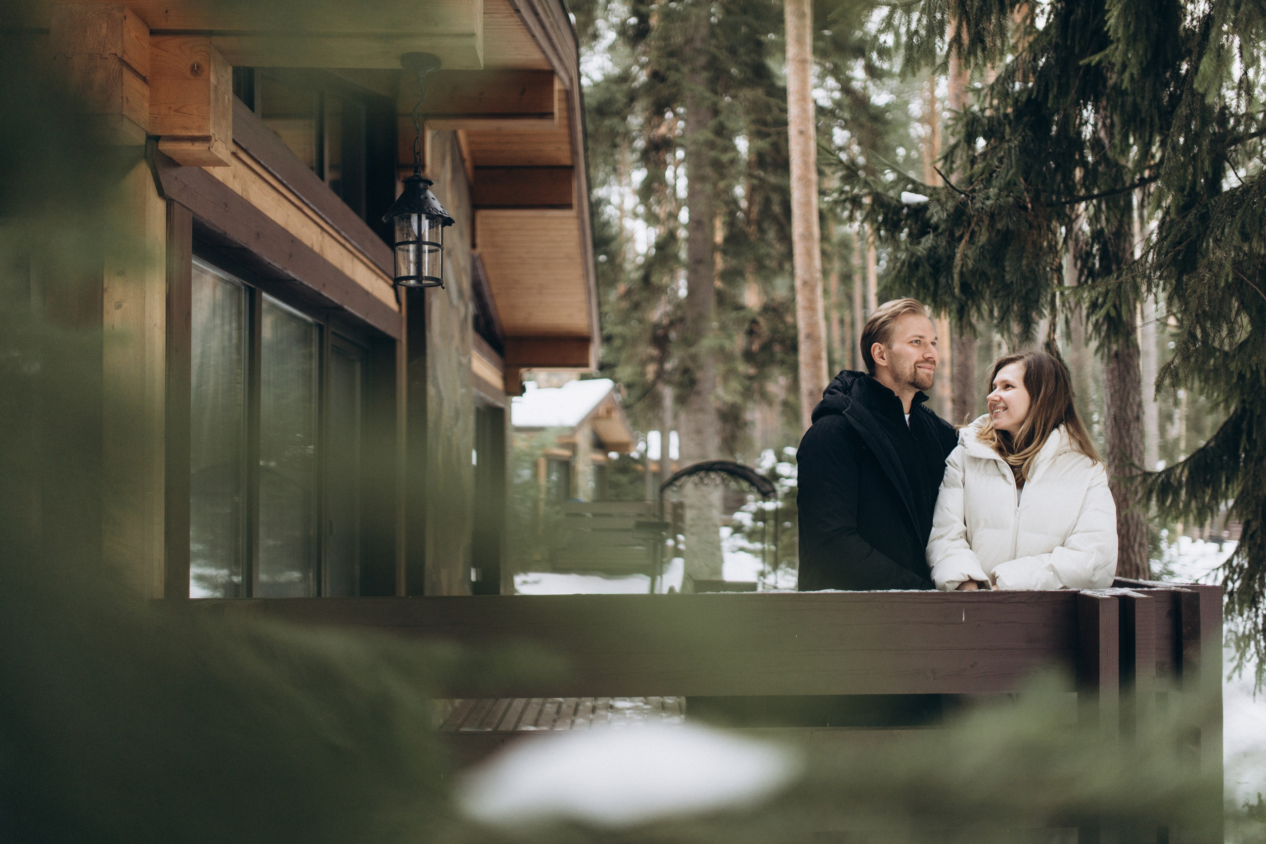 Коттедж и лес. Фотосервис курорта «Охта Парк­­­»