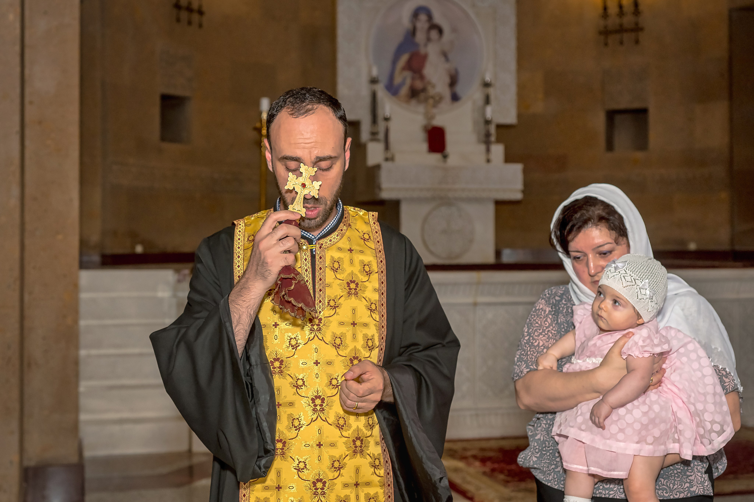 Крещение в армянской церкви. Фотограф Владимир Артамонов