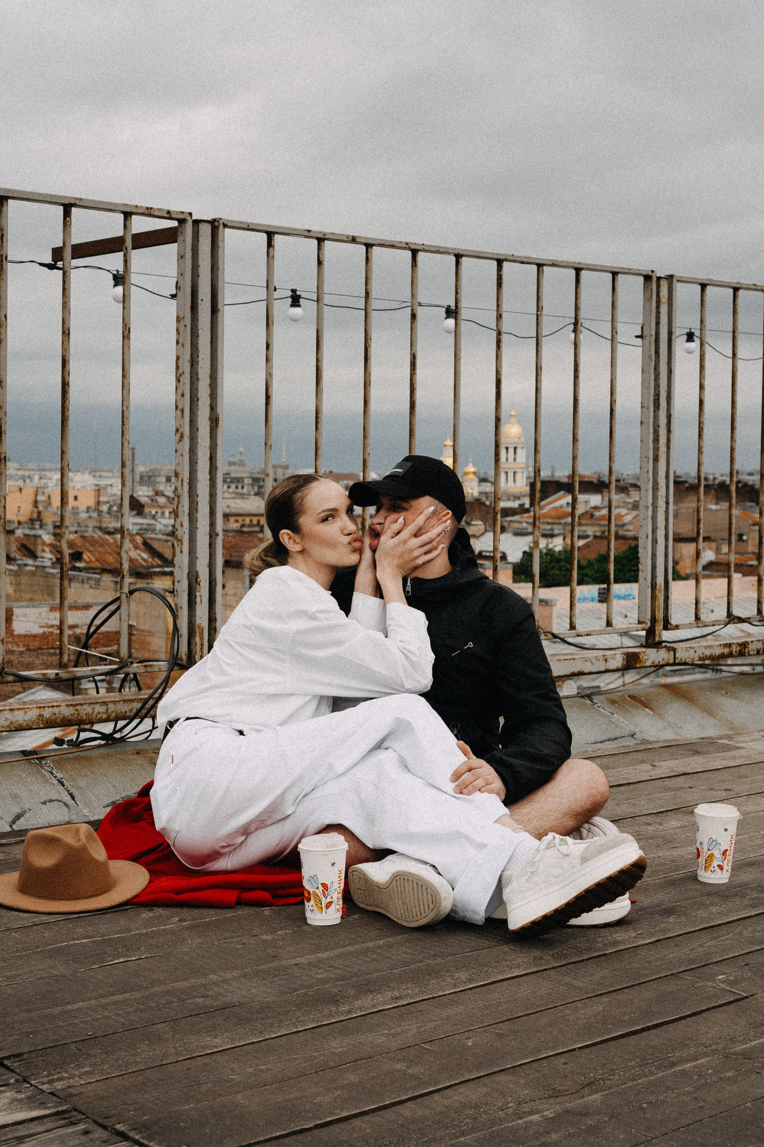 МЫ ГУЛЯЛИ ПРО КРЫШАМ ПИТЕРА. Профессиональный фотограф, Санкт-Петербург — Виктория Богомолова