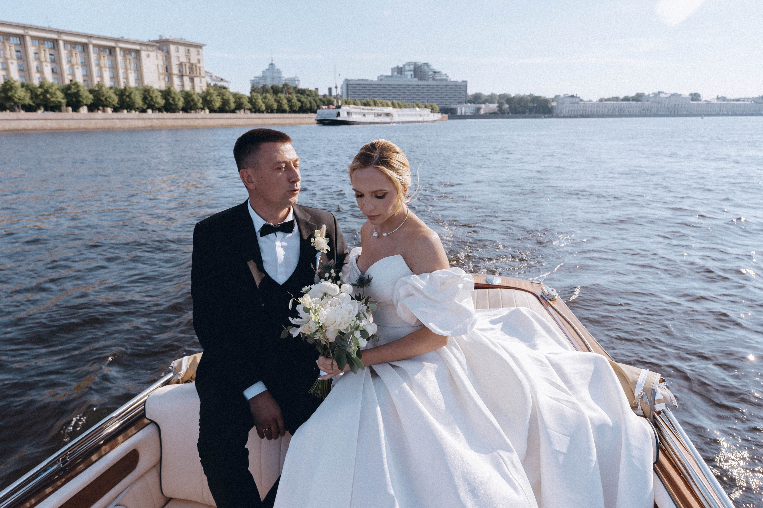 СВАДЕНБНАЯ СЬЕМКА НА КАТЕРЕ ПО КАНАЛАМ САНКТ-ПЕТЕРБУРГА И В АКВАТОРИИ НЕВЫ. Профессиональный фотограф, Санкт-Петербург — Виктория Богомолова
