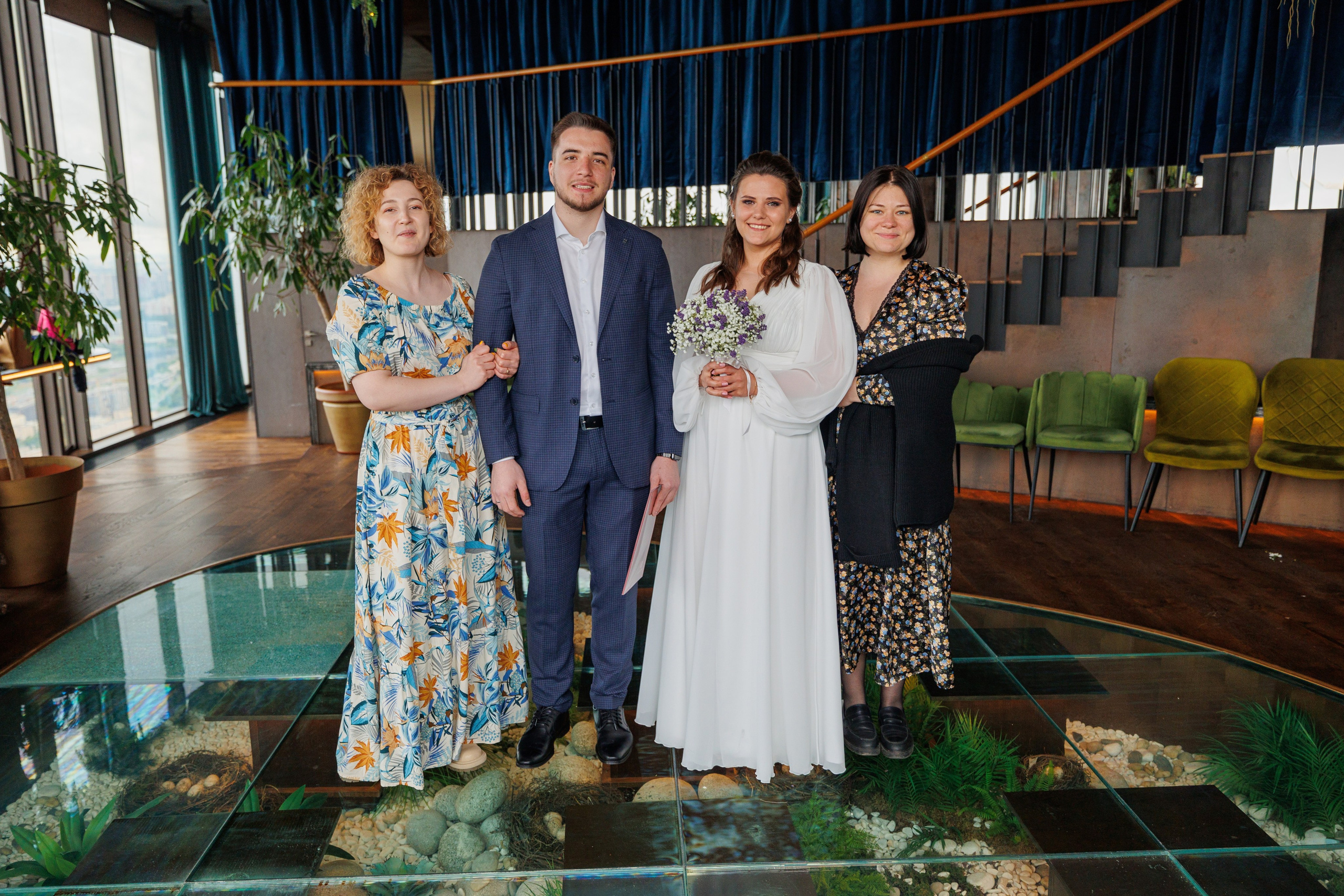 Фотограф на регистрацию в ЗАГС Москва Сити Birds Башня ОКО. Примеры фото, отзывы молодоженов и заявка на регистрацию через официальный сайт.