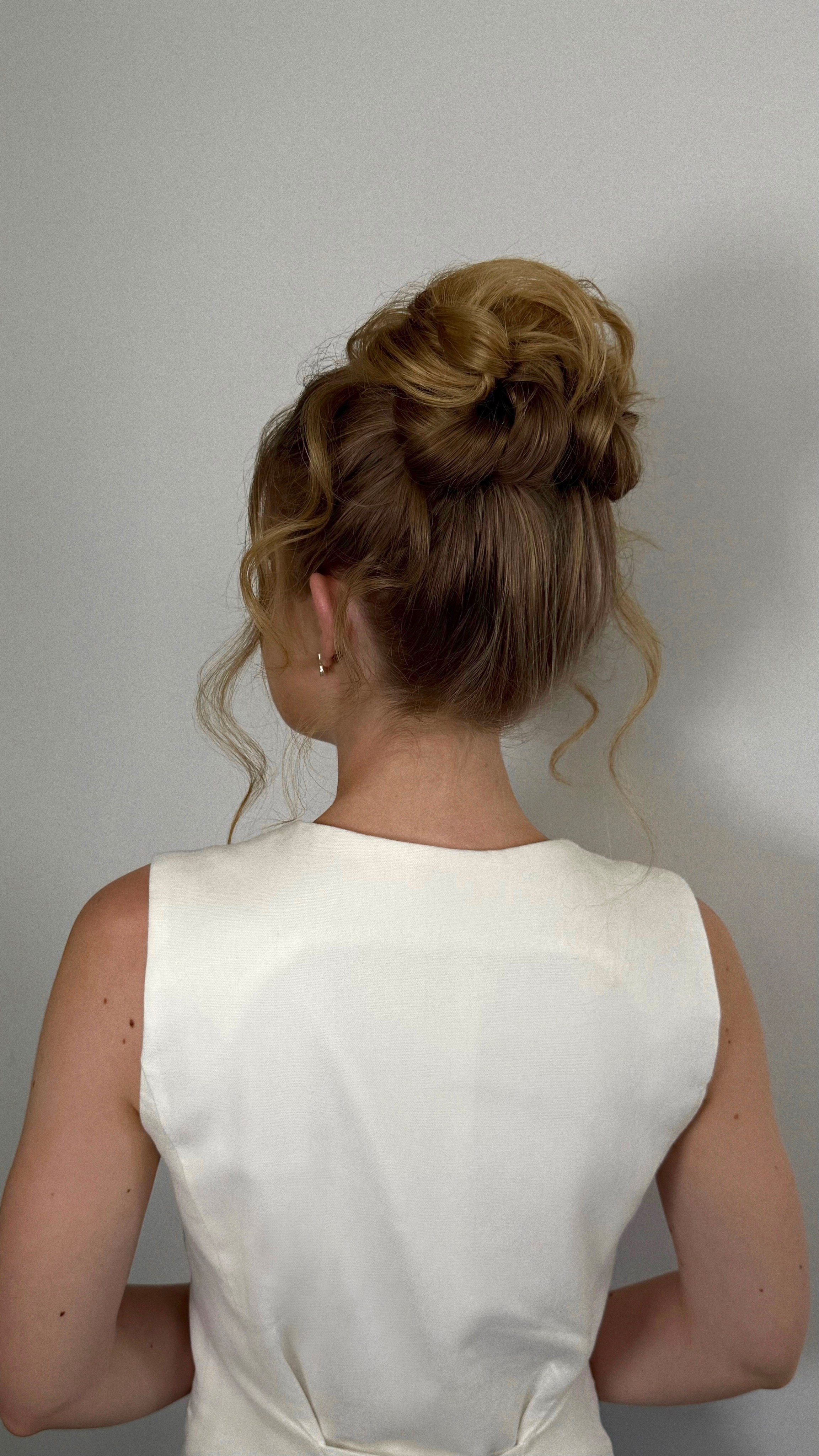 Прически, укладки. Студия визажистов, стилистов по прическам, бровистов и мастеров по ресницам