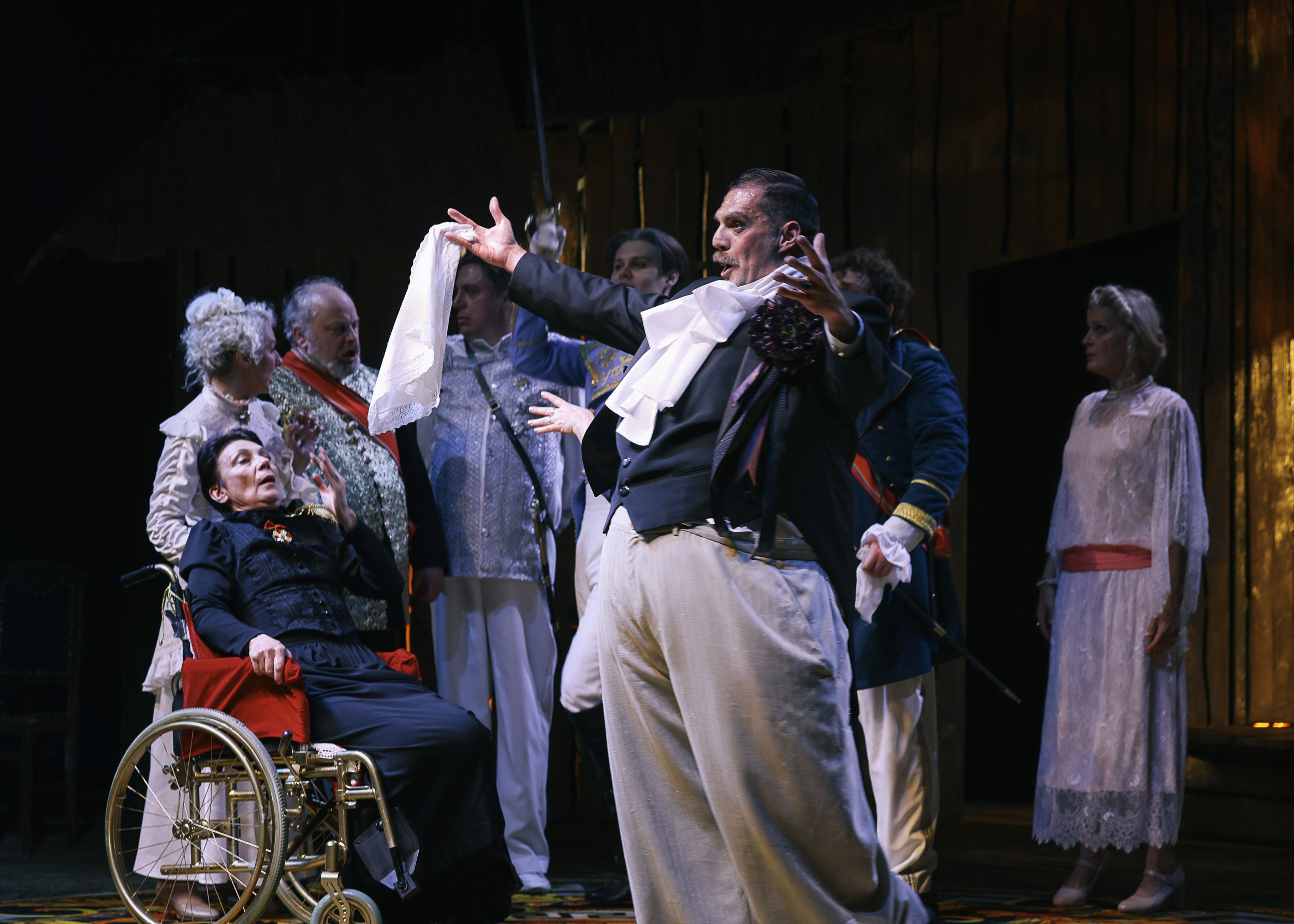 Весёлая женщина. Театр Эрмитаж. Репортажный, архитектурный, театральный и файн-арт фотограф Лена Мельникова в Москве