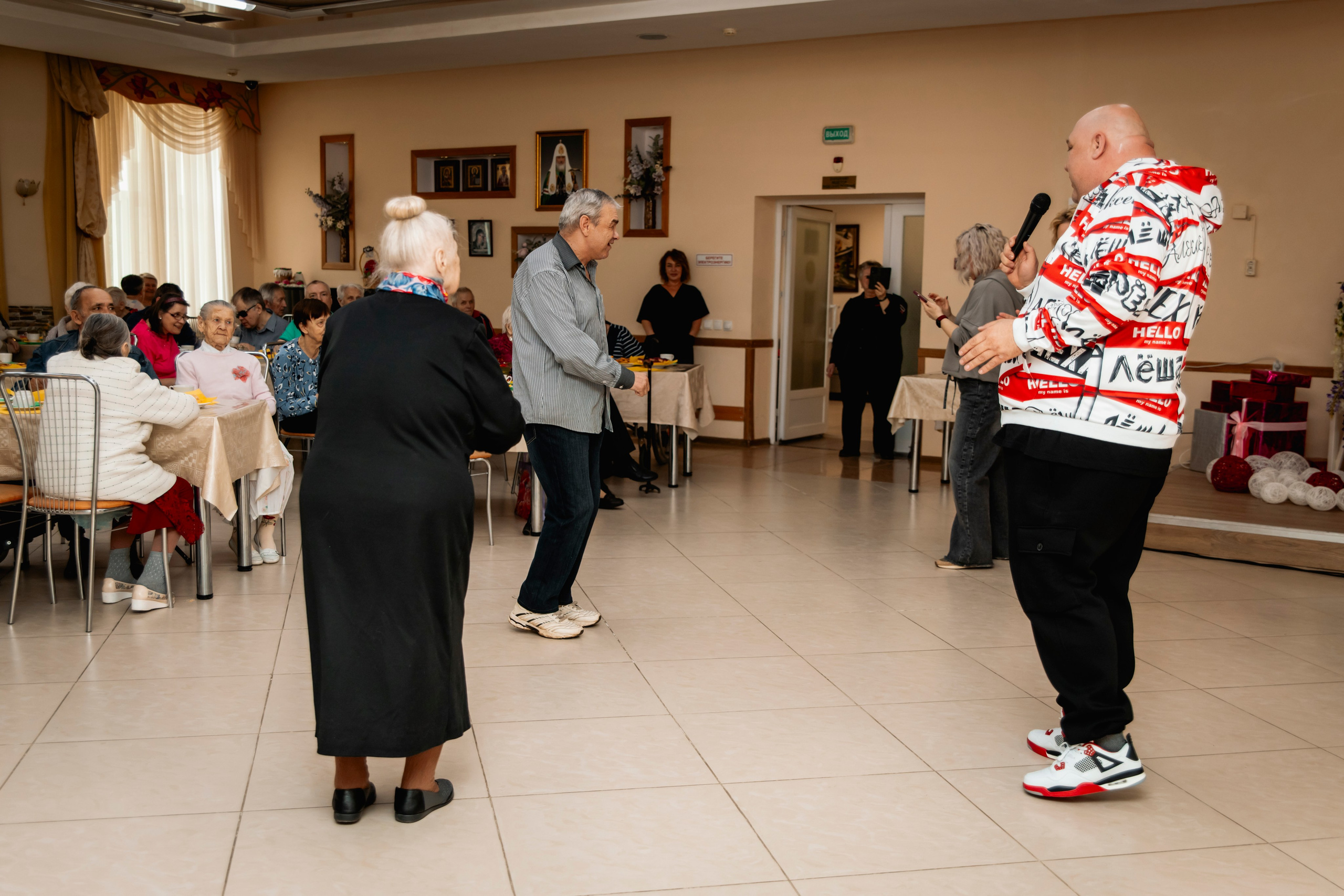 Фото с концерта для людей с ограниченными возможностями. ЛЁША МЕДВЕДЬ| АРТИСТ |АВТОР ПЕСЕН|ДИДЖЕЙ МЕДВЕДЬ |