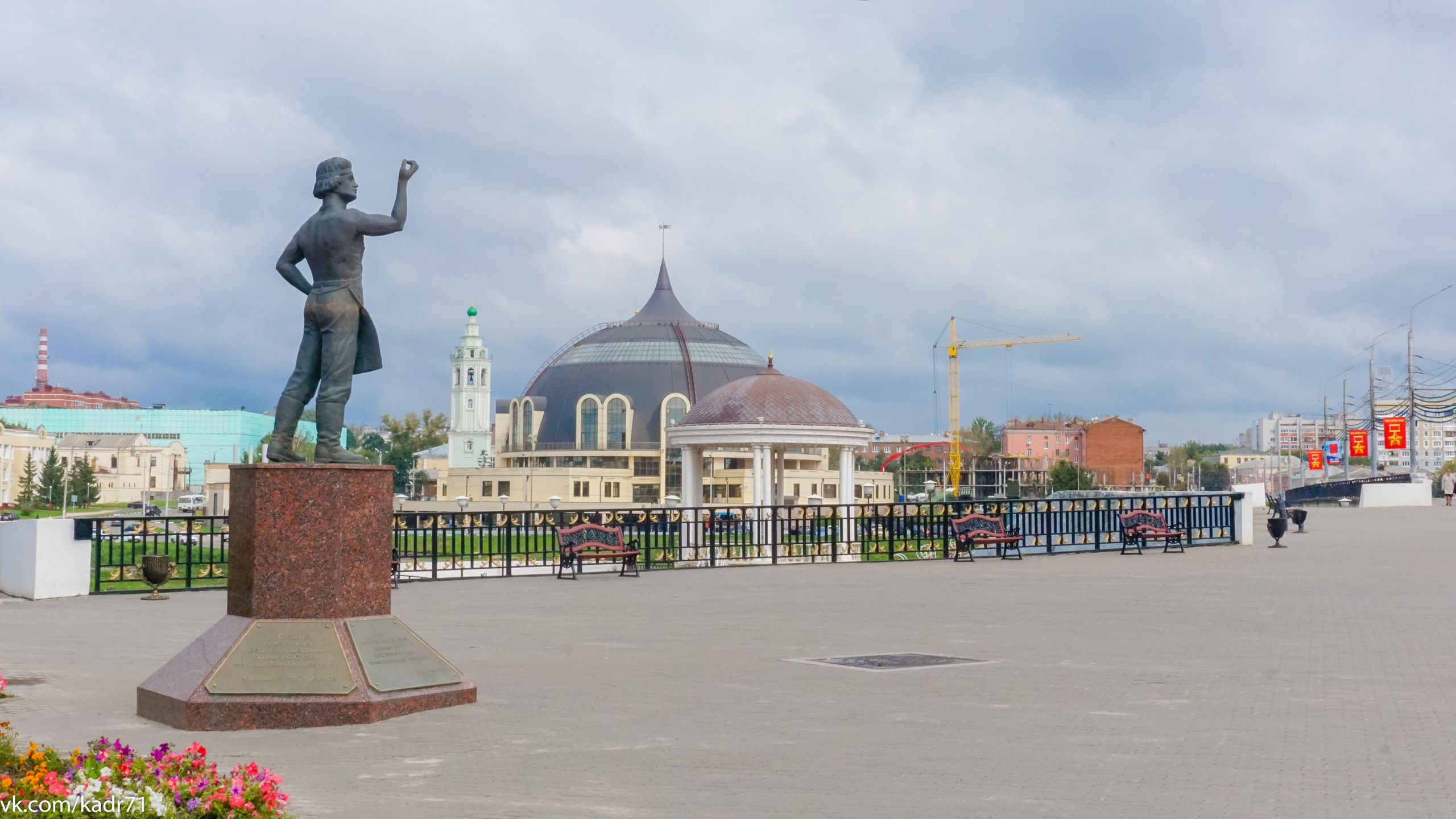 Музей оружия, набережная Упы, памятник Тульскому Левше. Фотограф в Туле Крупский АнДРей. Фотостудия «КАДР71» в Туле