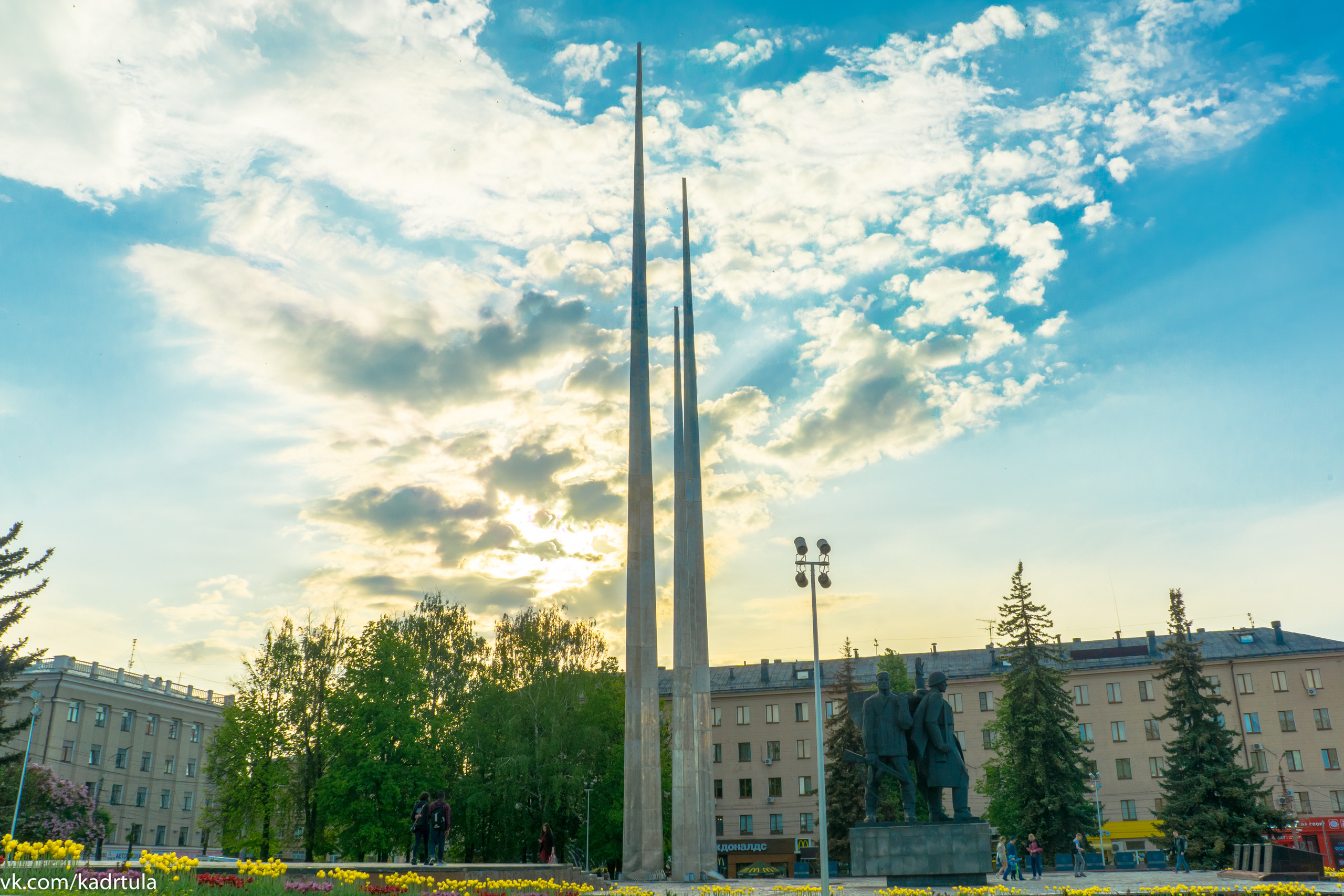 Мемориал «Три Штыка» на «Площади Победы» в г. Тула. Фотограф в Туле Крупский АнДРей. Фотостудия «КАДР71» в Туле