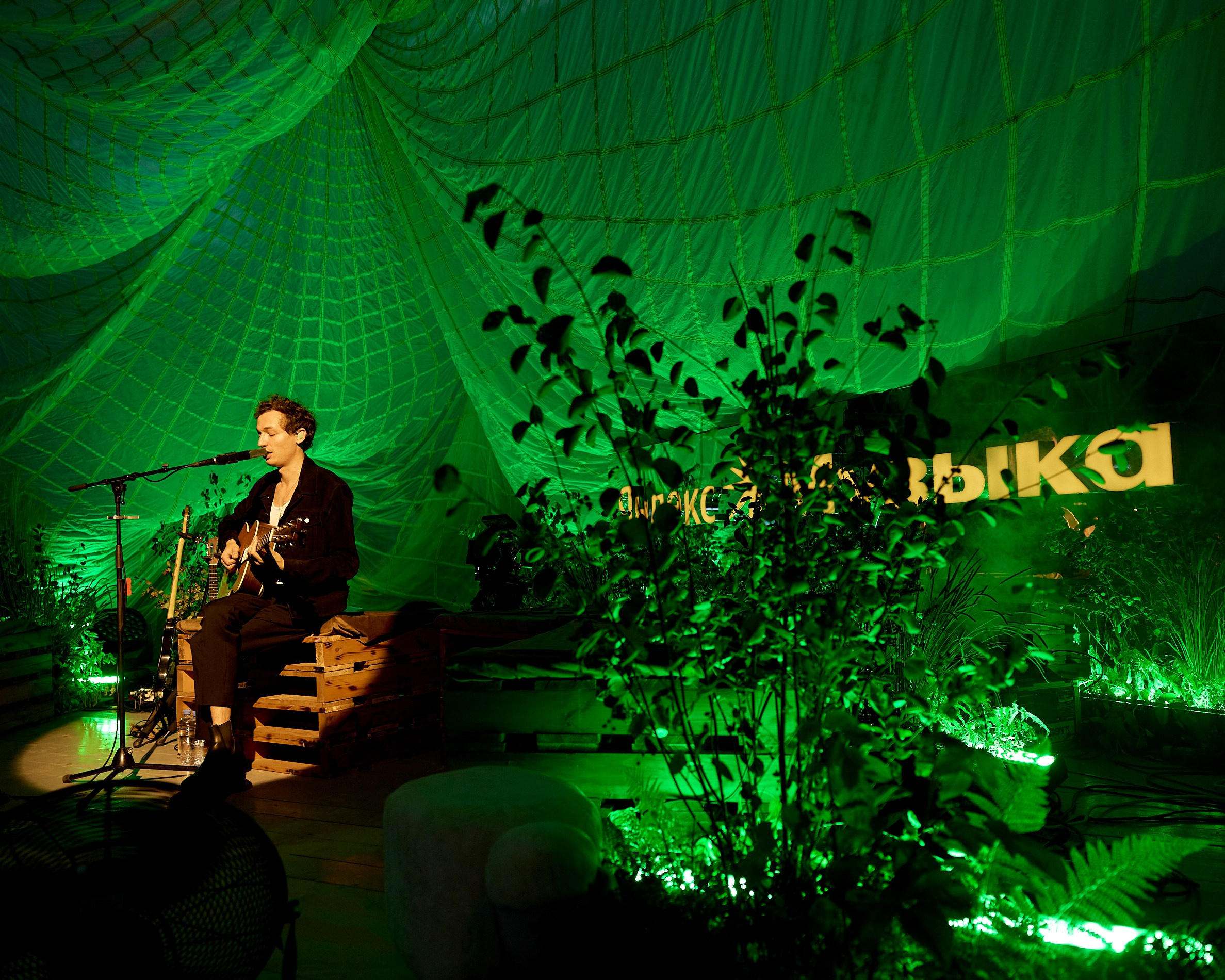 Zoloto x Яндекс Музыка. Светский фотограф Столбоушкин Никита