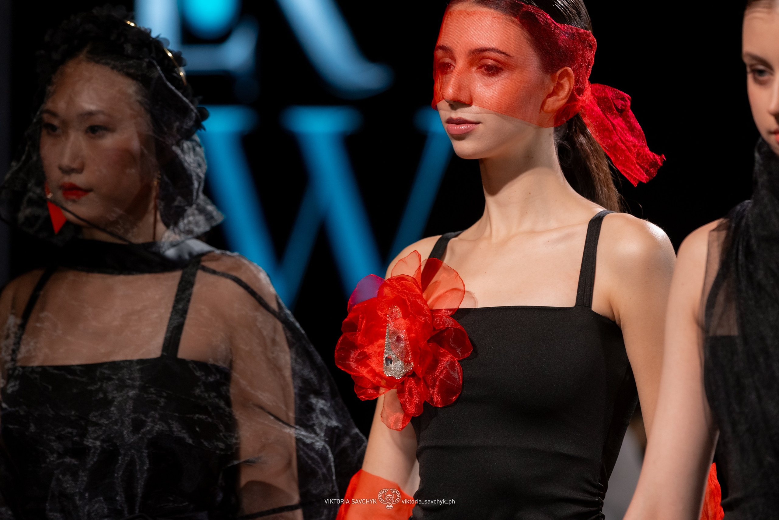 Подиум Rostov Fashion Show 2025. Осень-зима. Фотограф в Ростов-на-Дону Виктория Савчук