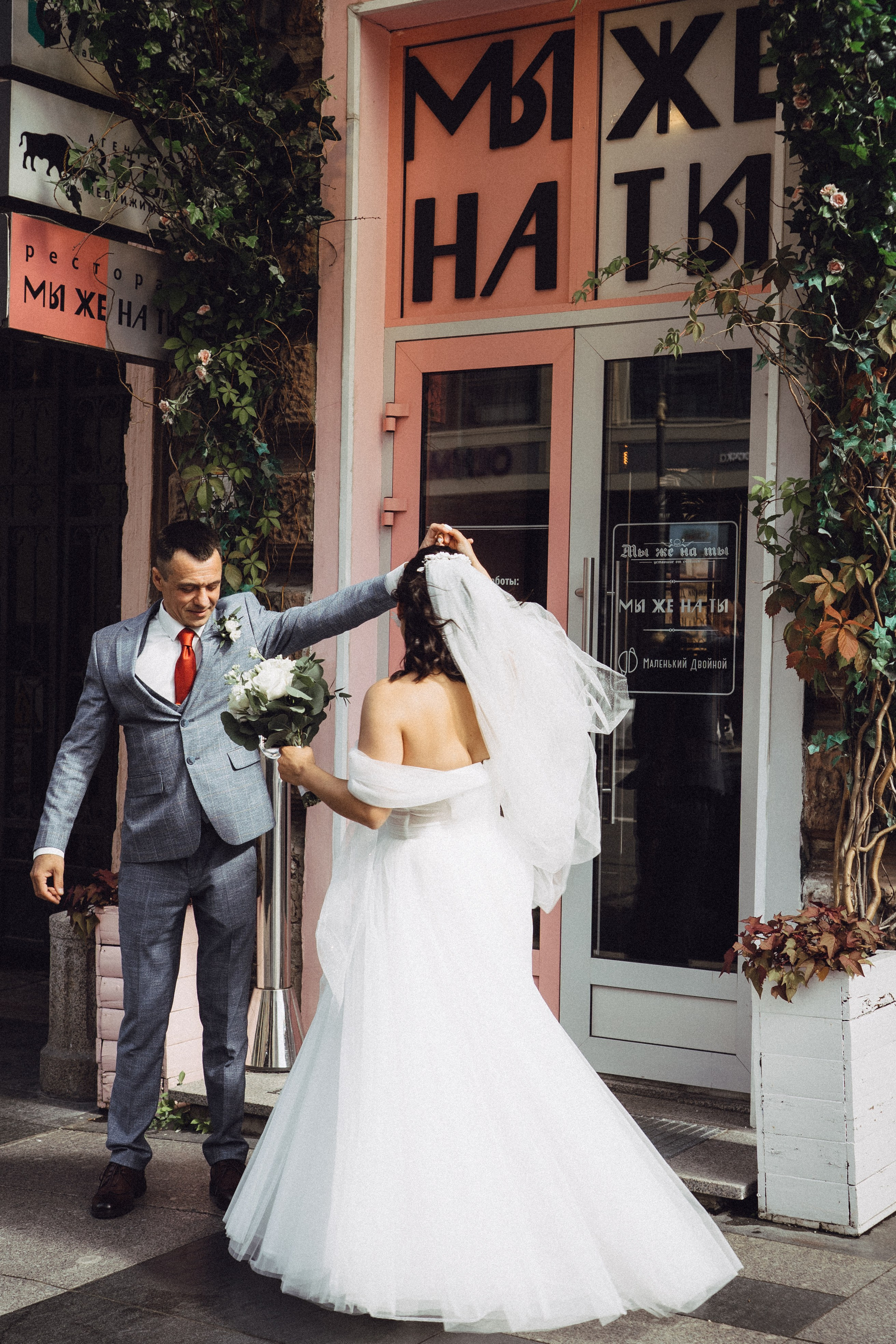 СВАДЕБНАЯ ПРОГУЛКА РЕСТОРАН МЫ ЖЕ НА ТЫ И ФОТОСЕССИИЯ С АВТОМОБИЛЕМ. Профессиональный фотограф, Санкт-Петербург — Виктория Богомолова
