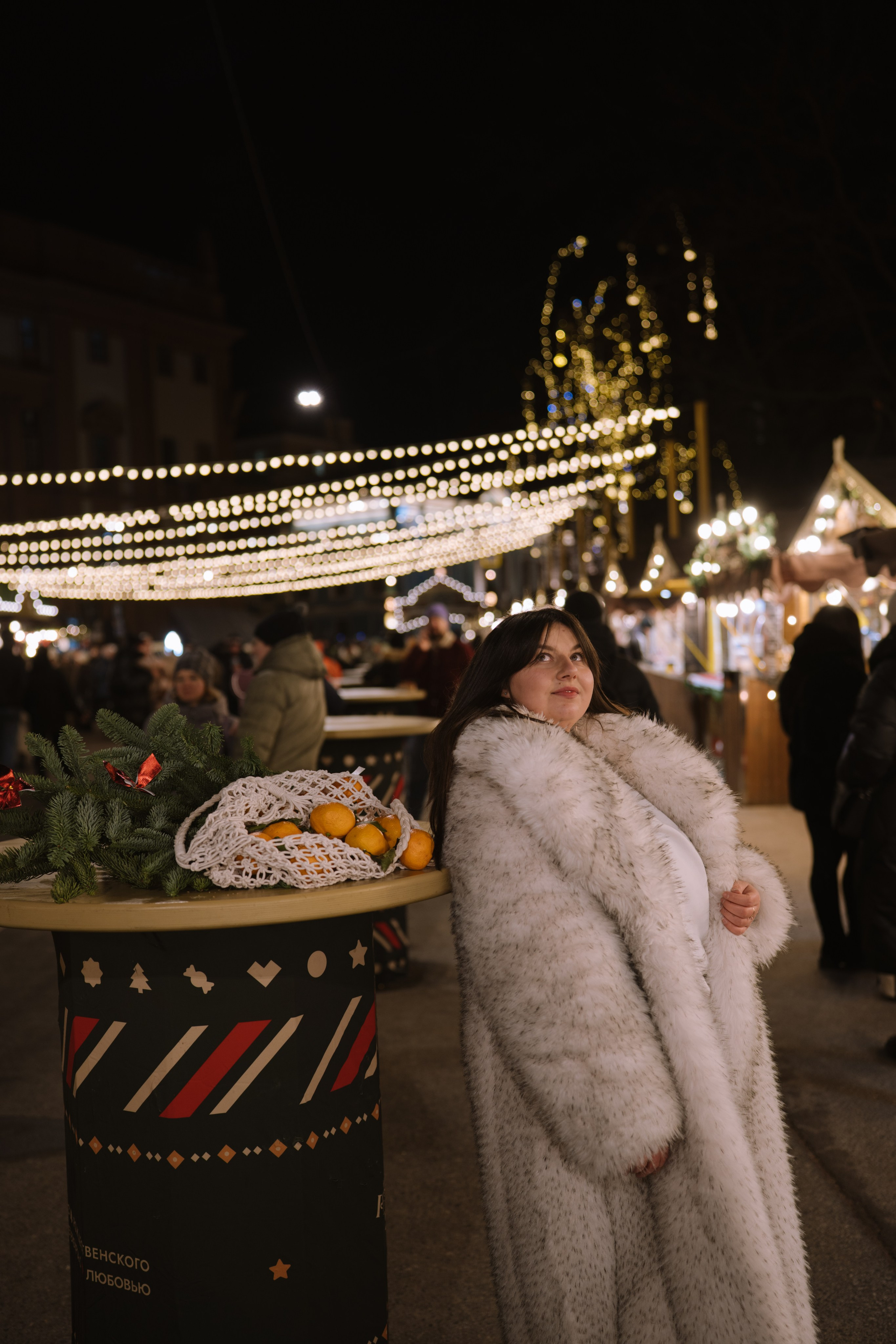 ПРОГУЛКА НА МАНЕЖНОЙ ПЛОЩАДИ ДЛЯ ДЕВУШКИ ПЕРЕД НОВЫМ ГОДОМ (НОВОГОДНЯЯ ФОТОСЕССИИЯ НА МАНЕЖНОЙ ПЛОЩАДИ). Профессиональный фотограф, Санкт-Петербург — Виктория Богомолова