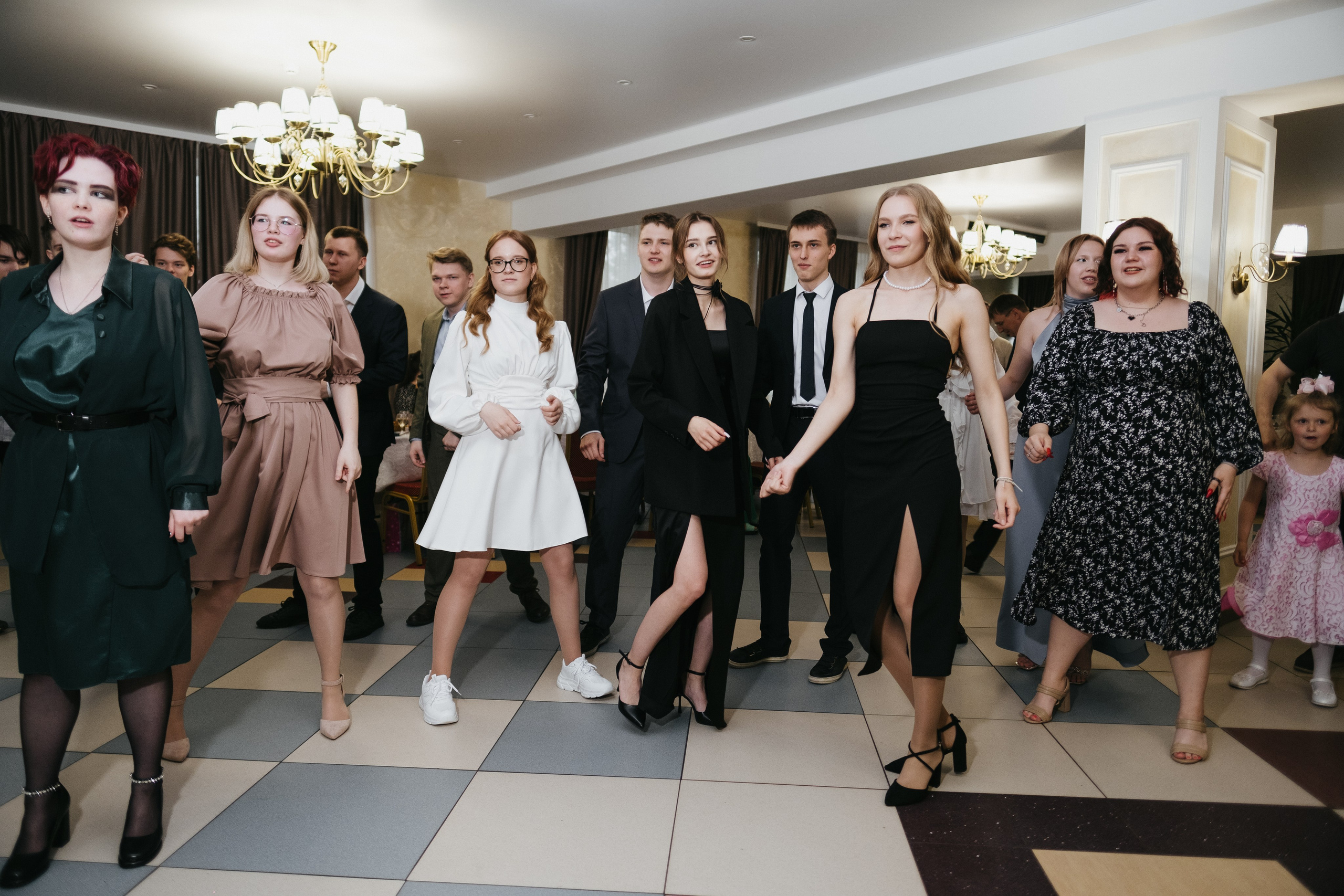 Выпускной 11 класс школы № 30. Свадебный и репортажной фотограф Денис Ожигин в Краснодаре и Краснодарском крае