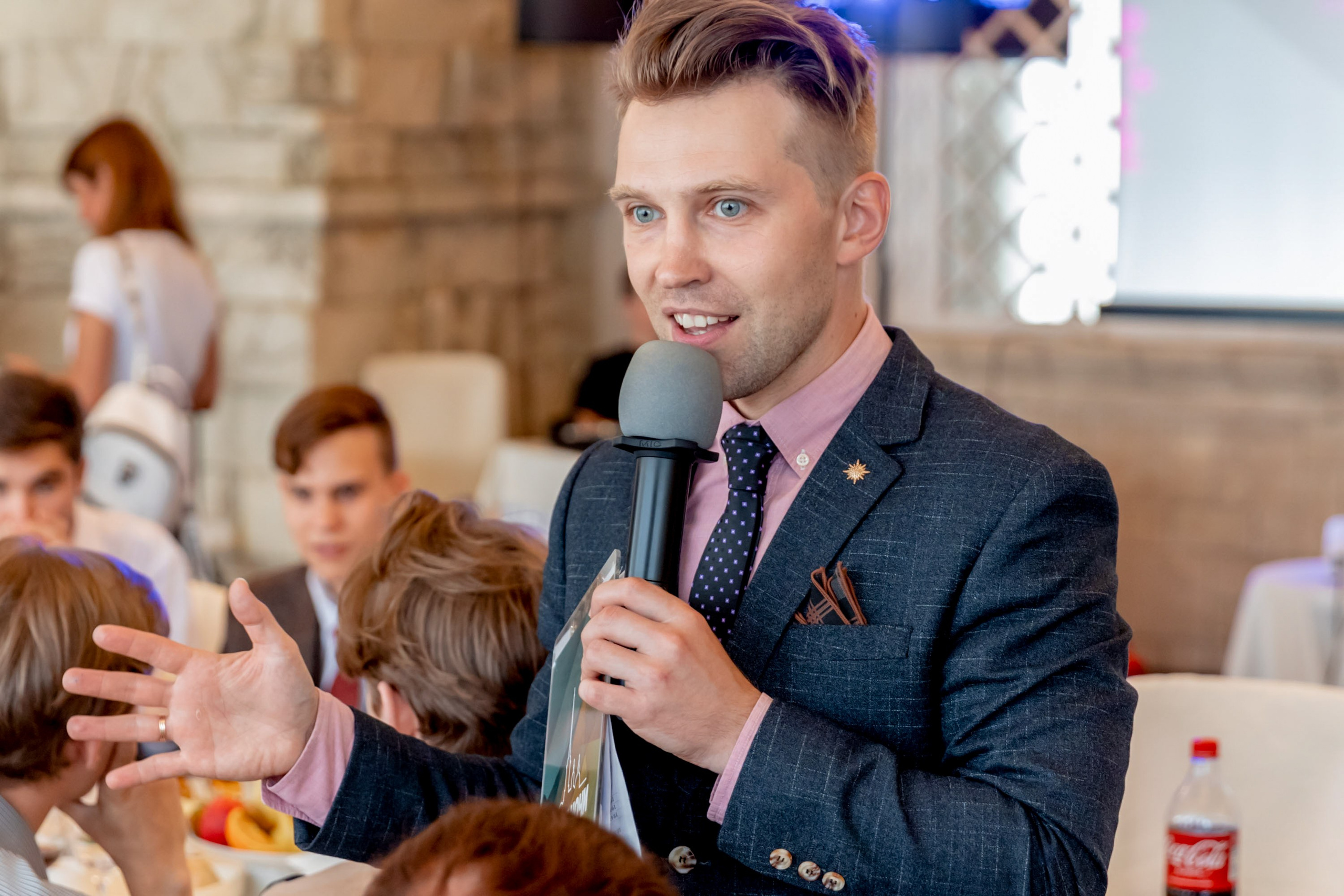 Фотосъёмка школьного выпускного в ресторане. Фотограф на праздник, корпоратив, День Рождения и Юбилей в г. Санкт-Петербурге Алексей Анкушев