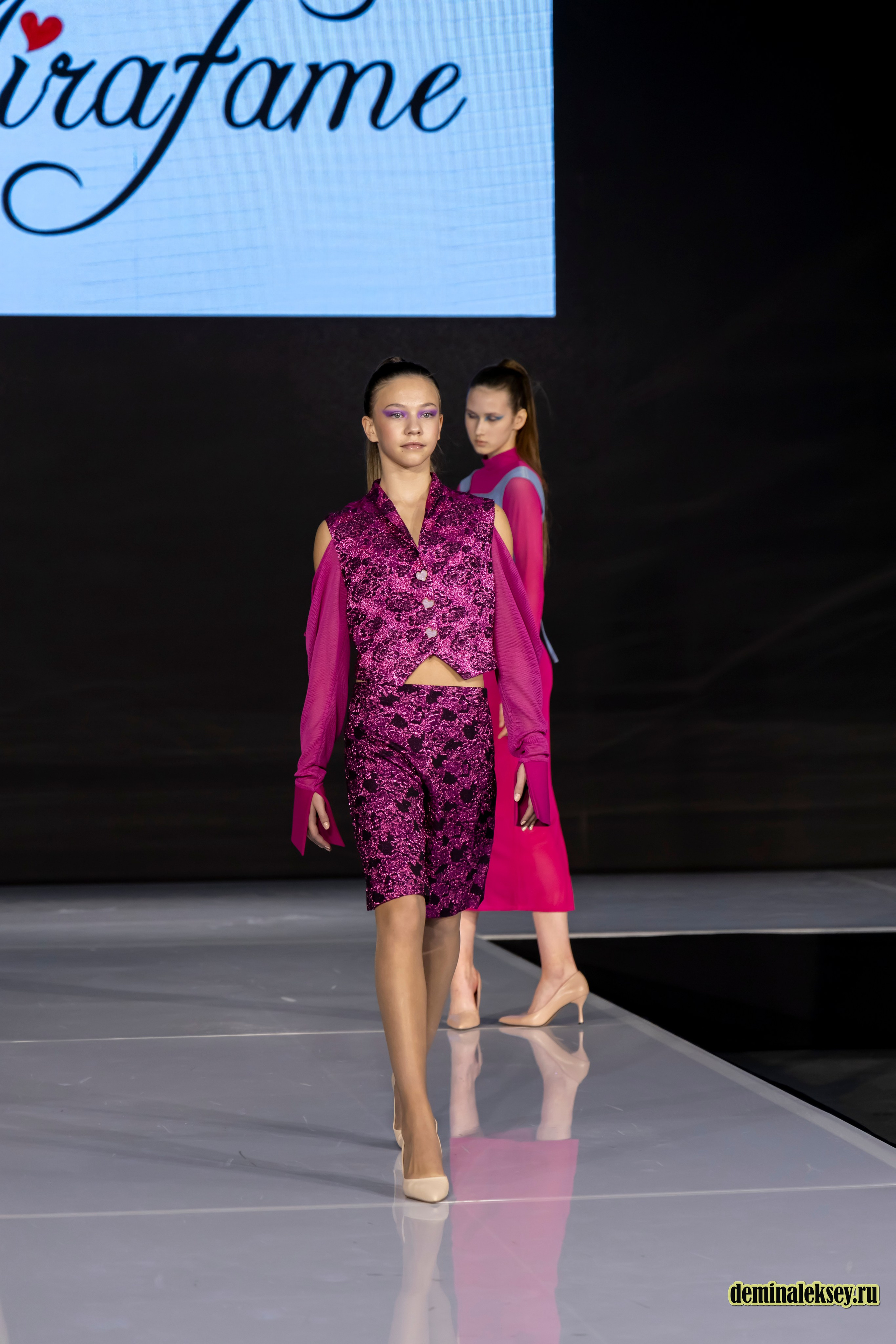 Показ бренда Mirafame на выставке Уникальная Россия 2025. Репортажный, семейный и студийный фотограф в Москве Демин Алексей