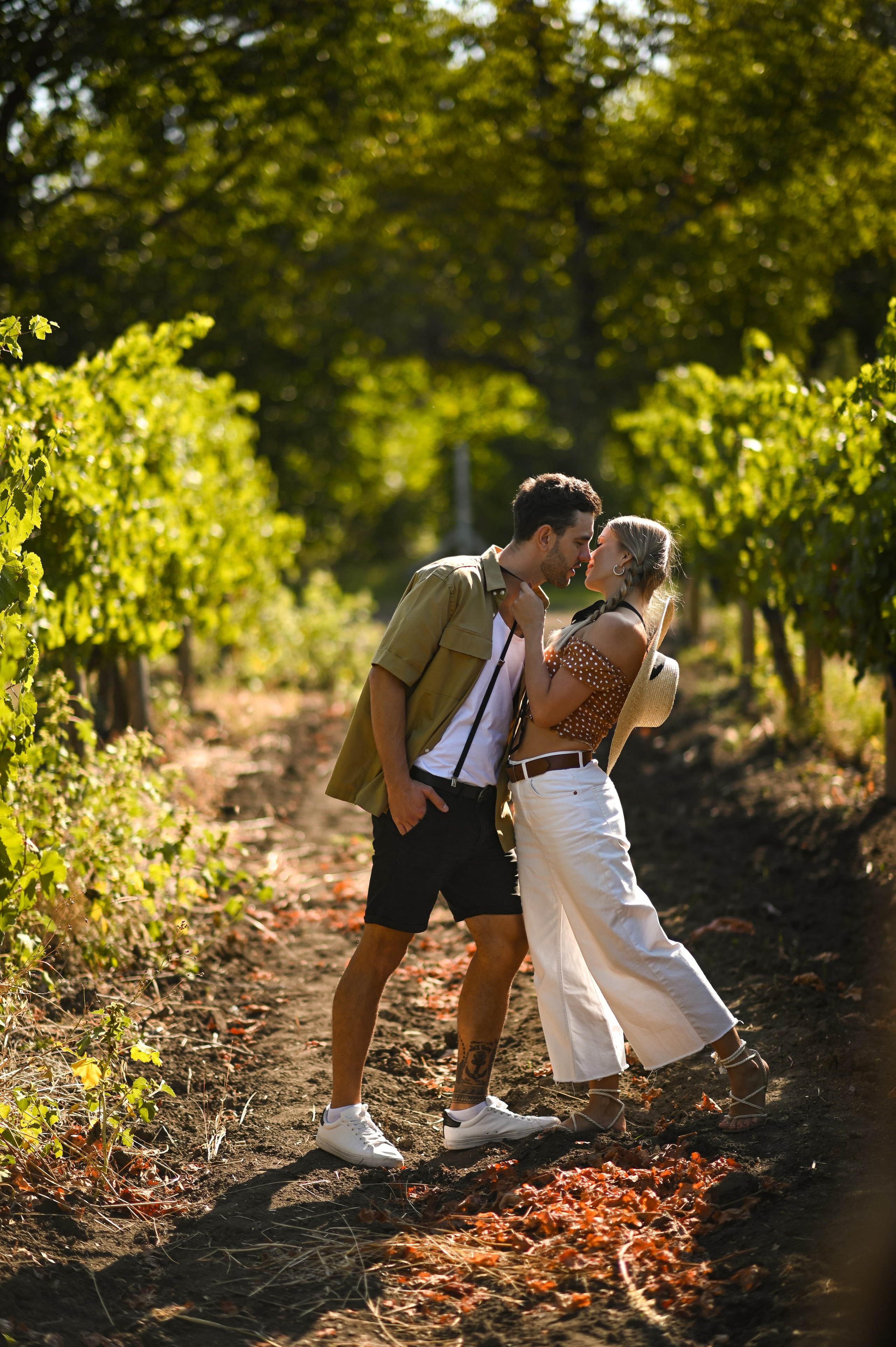 Lovestory на плантации виноградников в Крыму. Фотограф Москва и Видеограф Москва