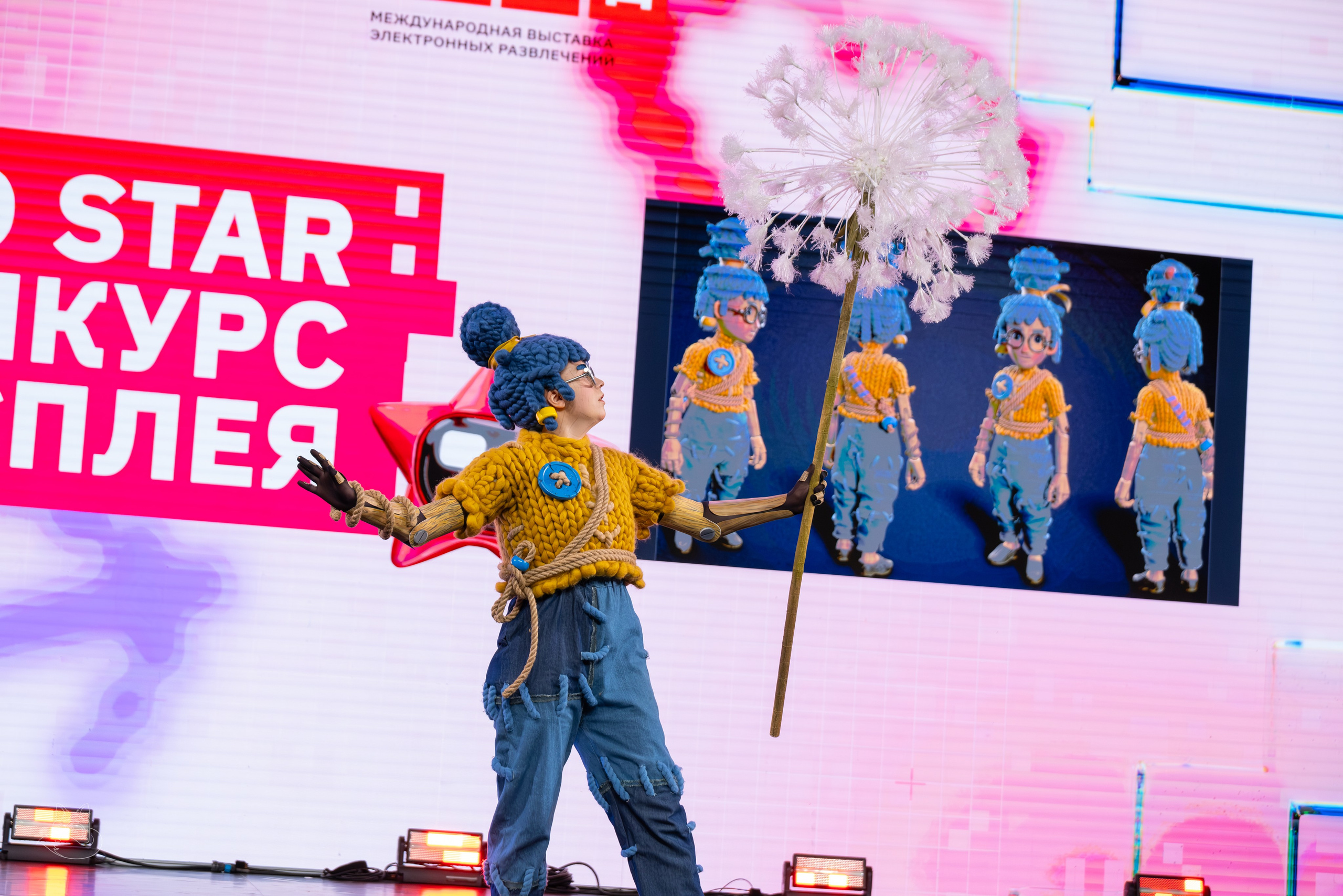 Сцена РЭД ЭКСПО 2024. Косплей фотограф