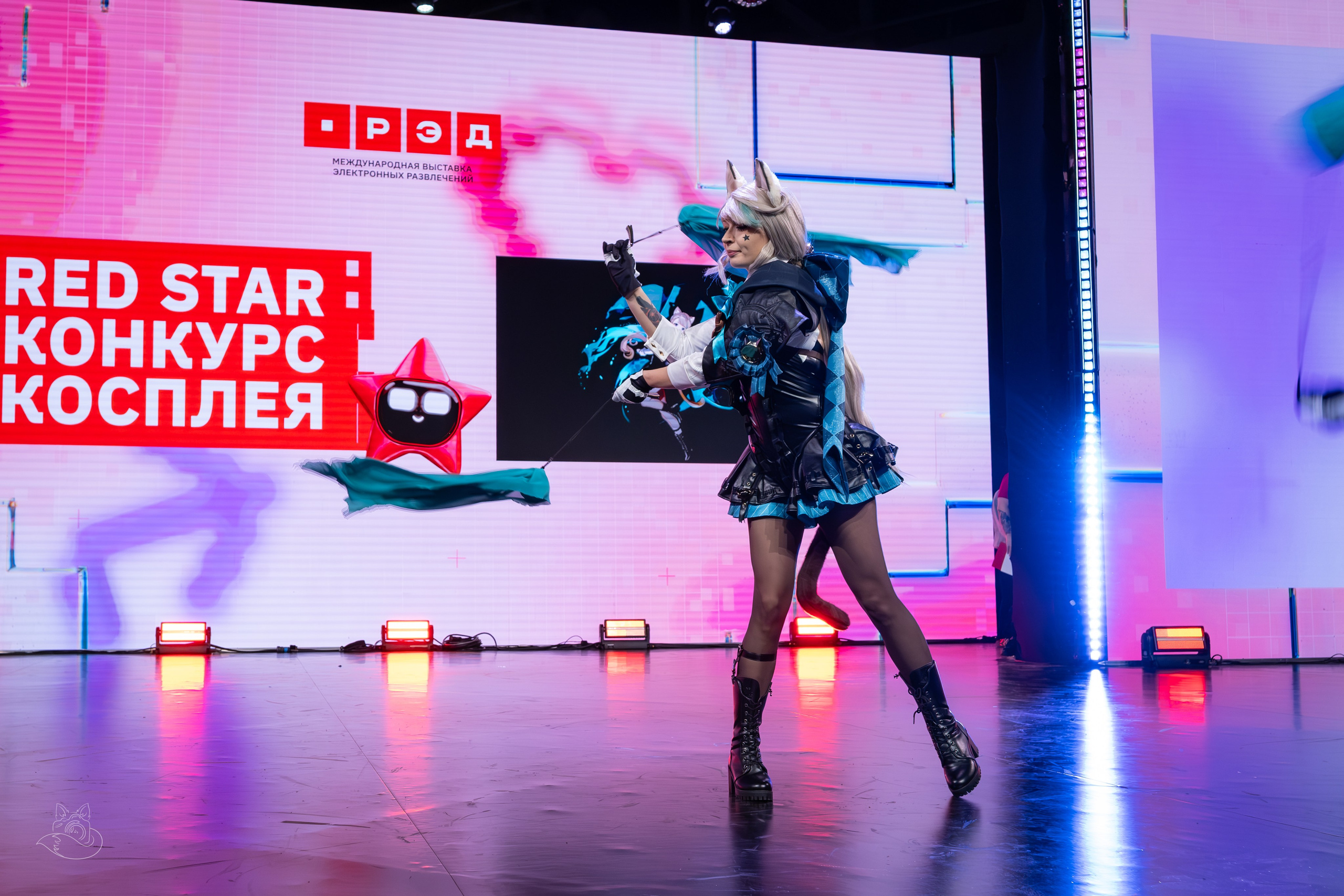 Сцена РЭД ЭКСПО 2024. Косплей фотограф