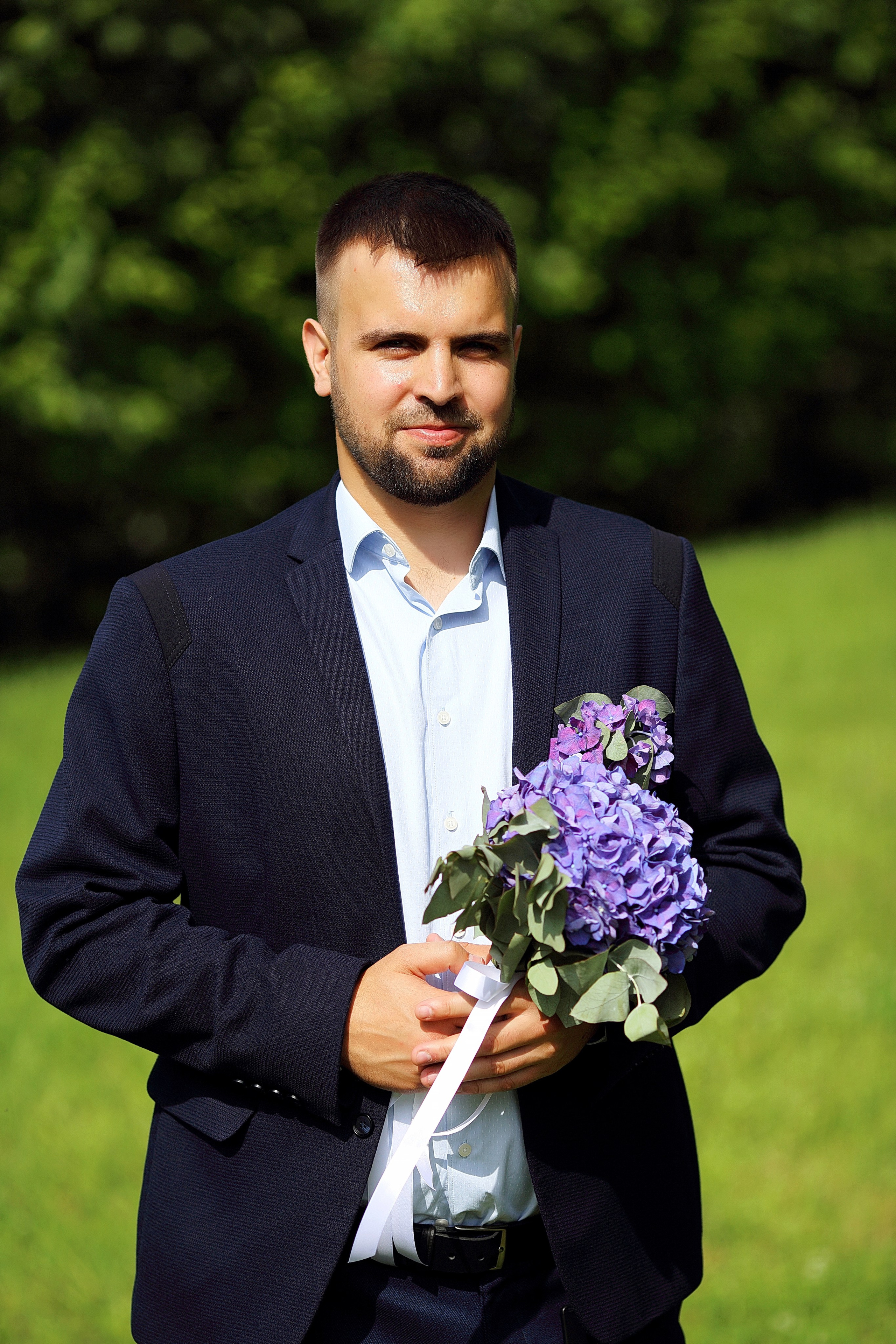 Жених с красивой бутэньеркой