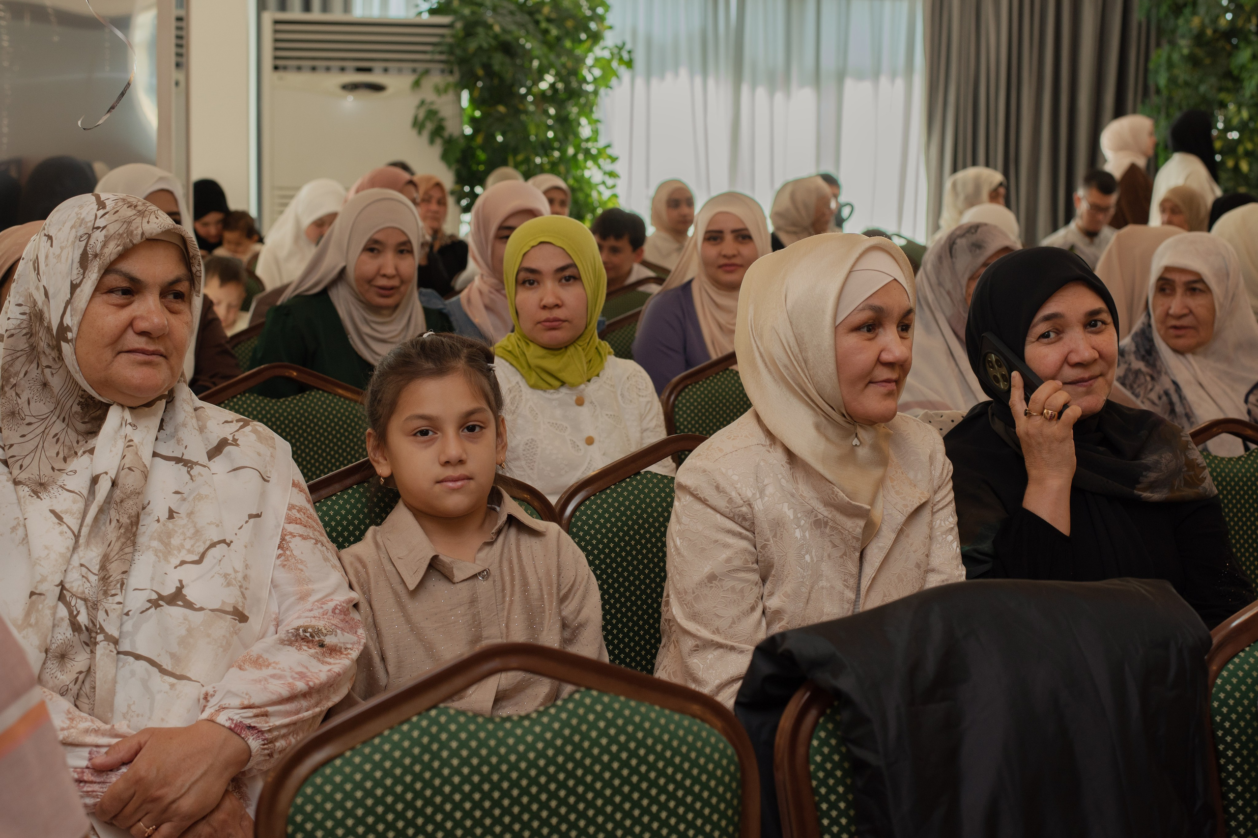 Выпускной в Евразийской женской гуманитарной академии. Лина Курочка — ваш фотограф