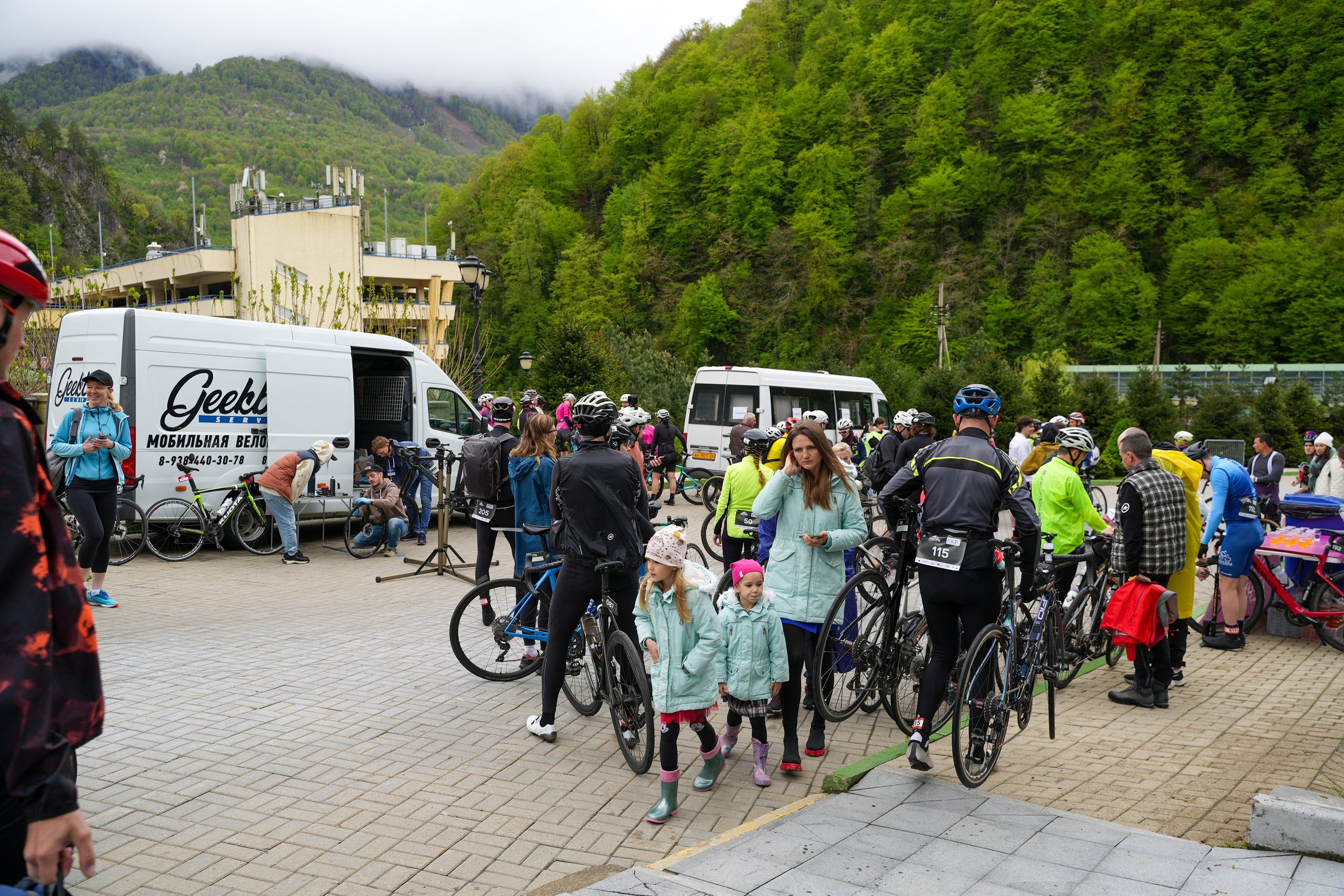 Велогонка «Три горы» на курортах горного кластера Красная Поляна. Репортажный фотограф в Красной Поляне и Сочи Павлюченко Екатерина