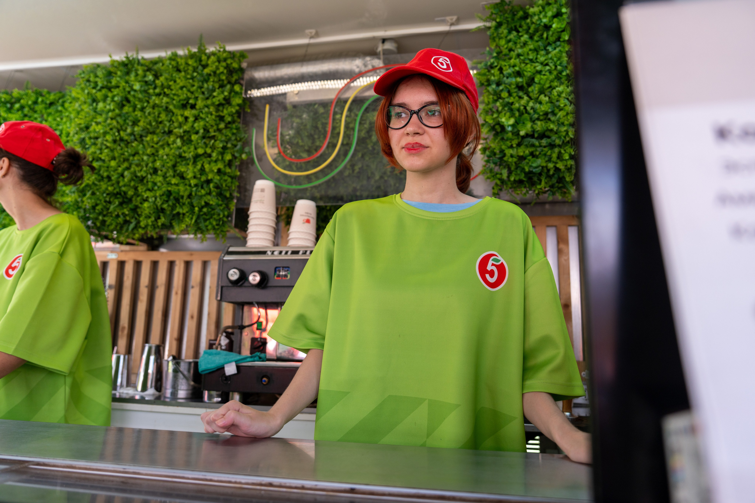 Фотоотчет партнеской интеграции для сети «Пятерочка» на фестивале «Grounded». Репортажный фотограф в Красной Поляне и Сочи Павлюченко Екатерина