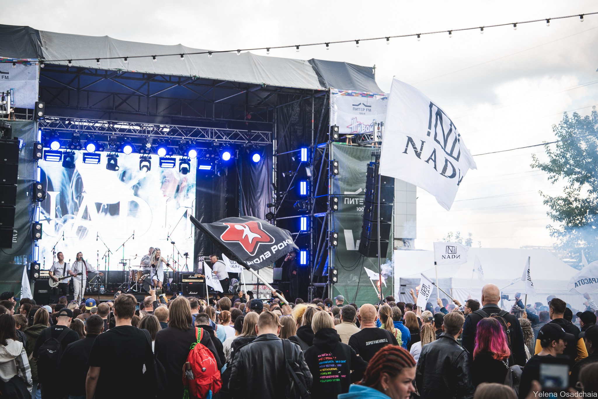 Живой 2025 — День 1. Елена Осадчая — фотографирую музыку на сцене и в жизни