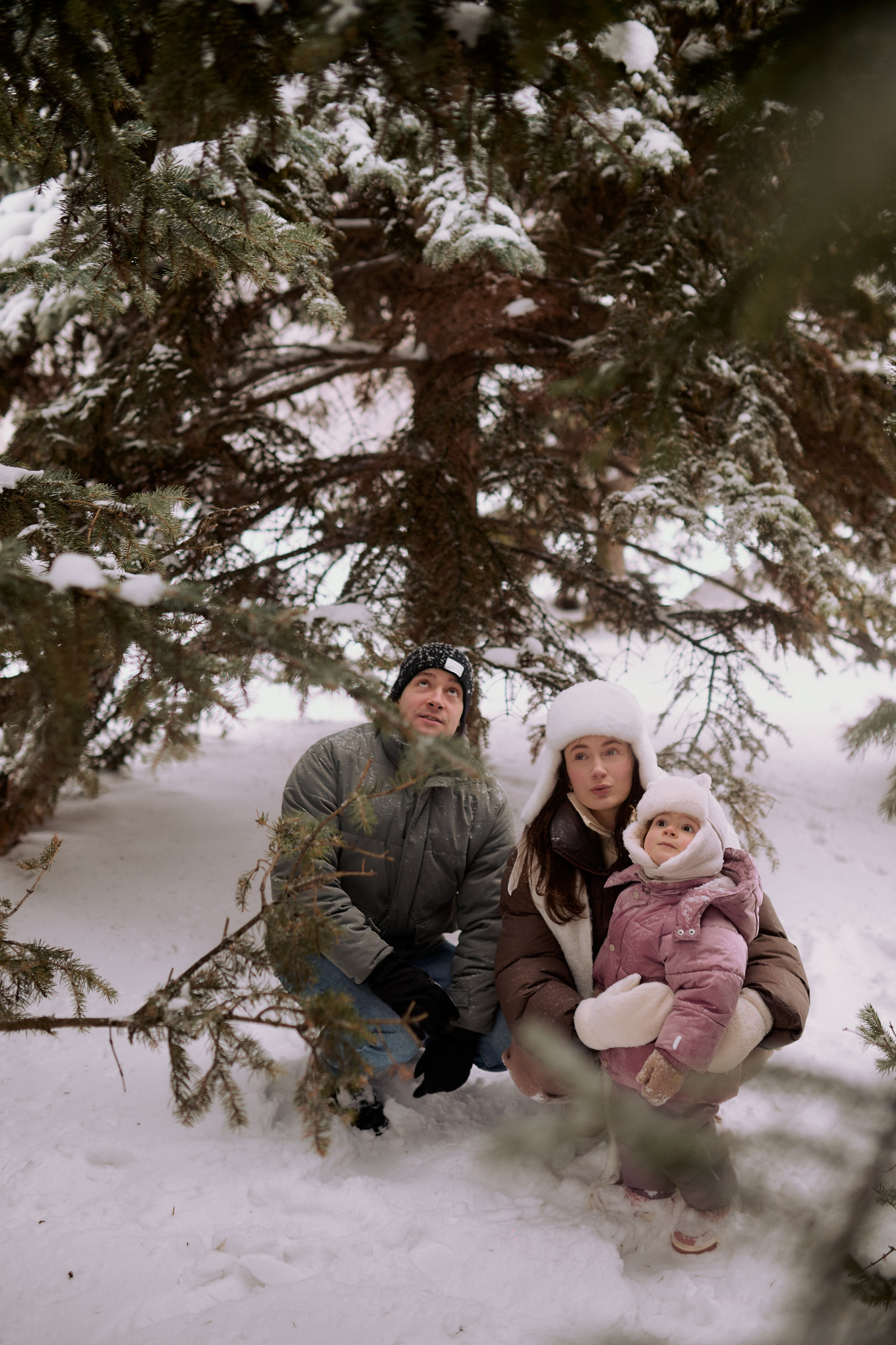 Андрей, Леся и Василиса в снежном парке. Семейный и свадебный lifestyle-фотограф в Москве Мария Петрова