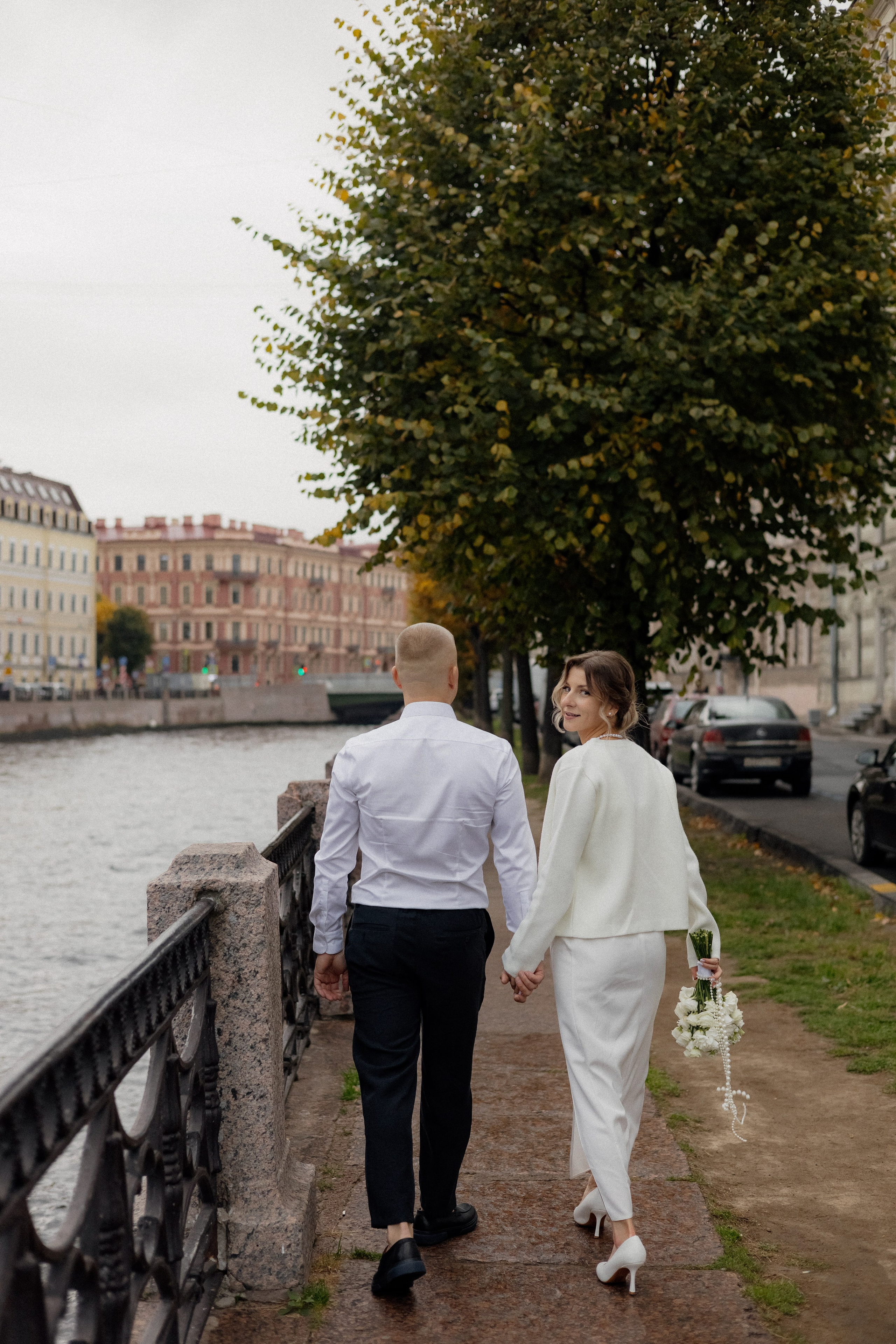 Свадебная прогулка у Исаакия. Свадебный фотограф в Санкт-Петербурге Ксения Кобышева