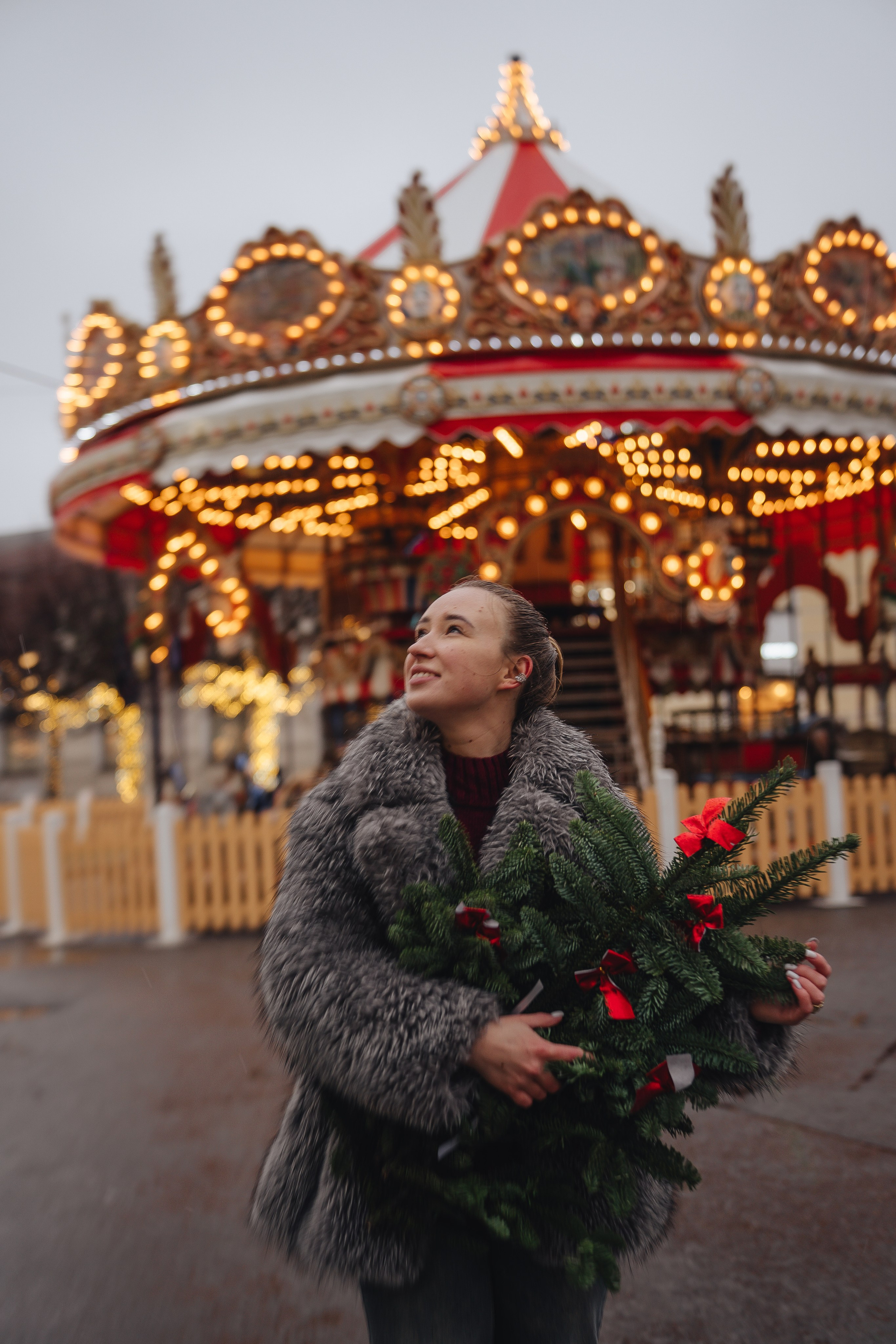 ПРОГУЛКА НА МАНЕЖНОЙ ПЛОЩАДИ ДЛЯ ДЕВУШКИ ПЕРЕД НОВЫМ ГОДОМ (НОВОГОДНЯЯ ФОТОСЕССИИЯ НА МАНЕЖНОЙ ПЛОЩАДИ). Профессиональный фотограф, Санкт-Петербург — Виктория Богомолова