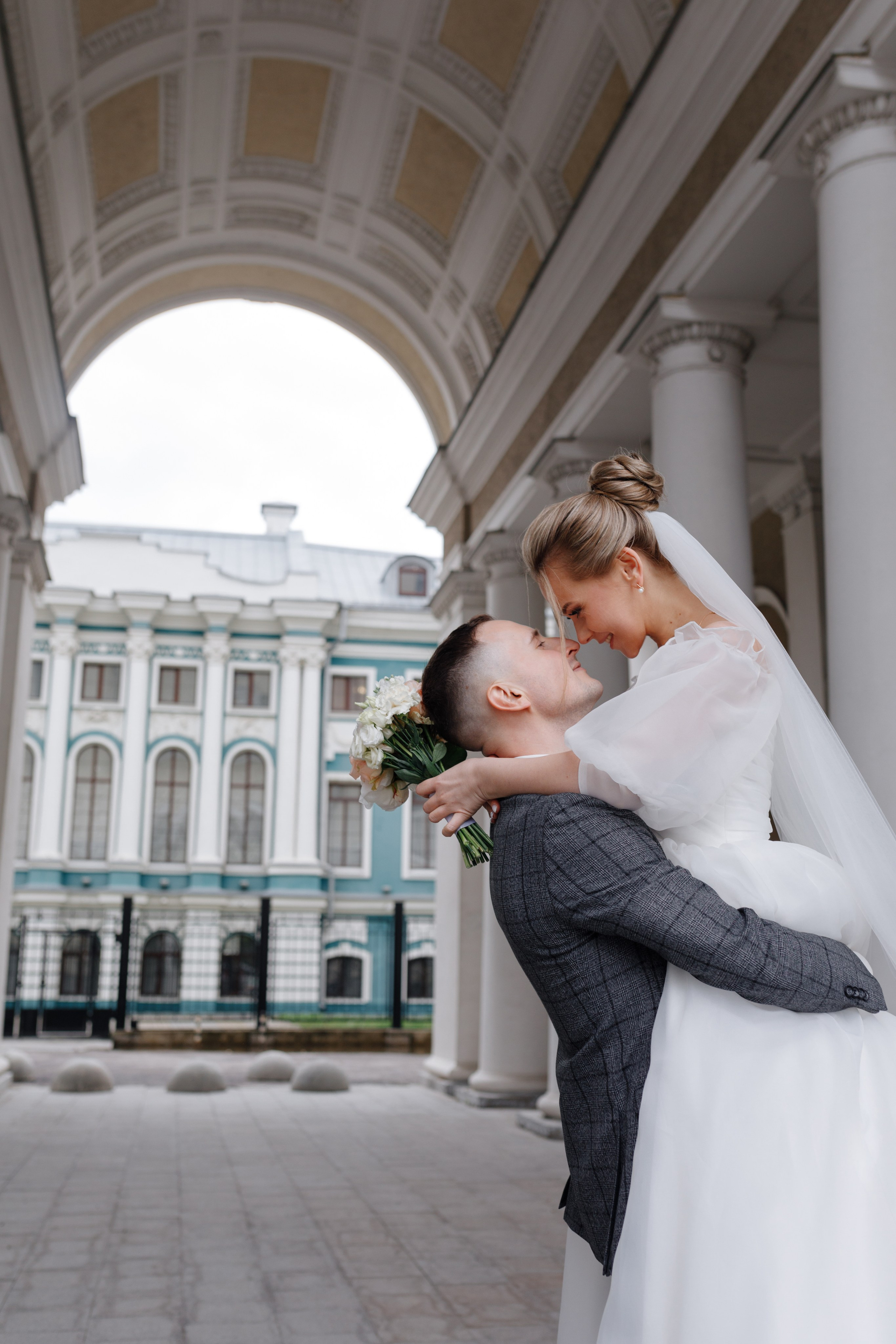 Апрельская история. Главная