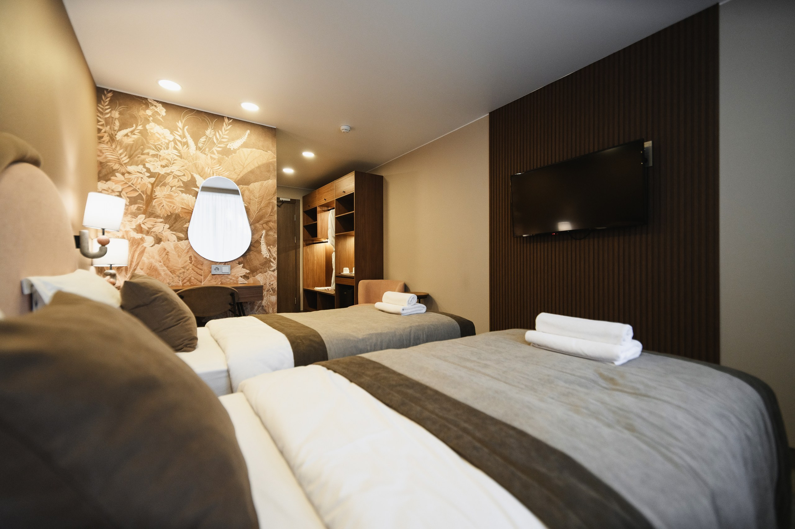 Фотосъемка интерьера с моделью в Петропавловске-Камчатском. Стильная интерьерная фотосъемка с моделью в Петропавловске-Камчатском. Профессиональная фотосессия в жилом интерьере с моделью в Петропавтовске-Камчатском. Арт-фотосъемка интерьеров с моделями в Петропавловске-Камчатском. Стоимость фотосъемки интерьера с моделью в Петропавловске-Камчатском.