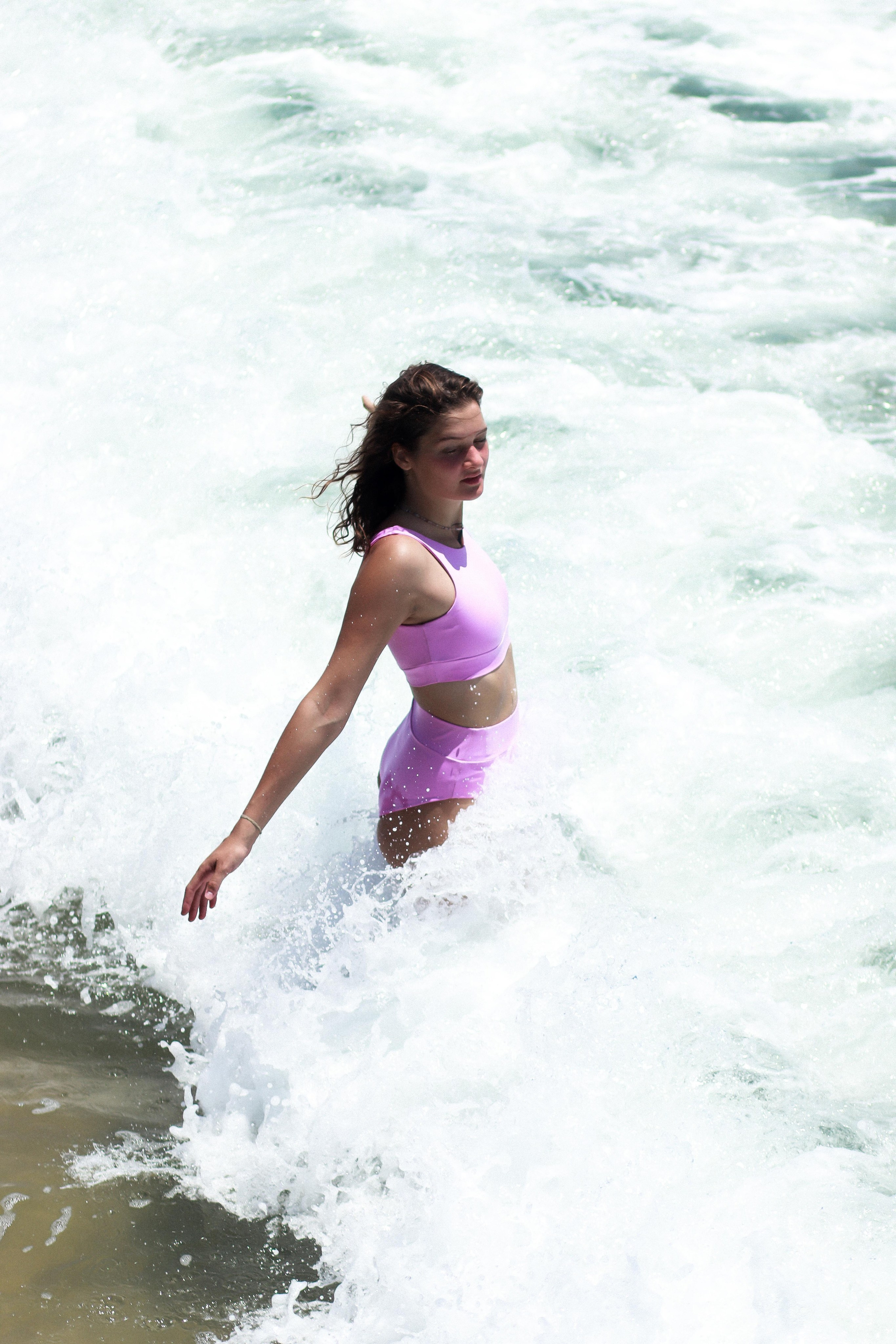 Коллекция купальников для серфинга. Фотограф на Шри-Ланке