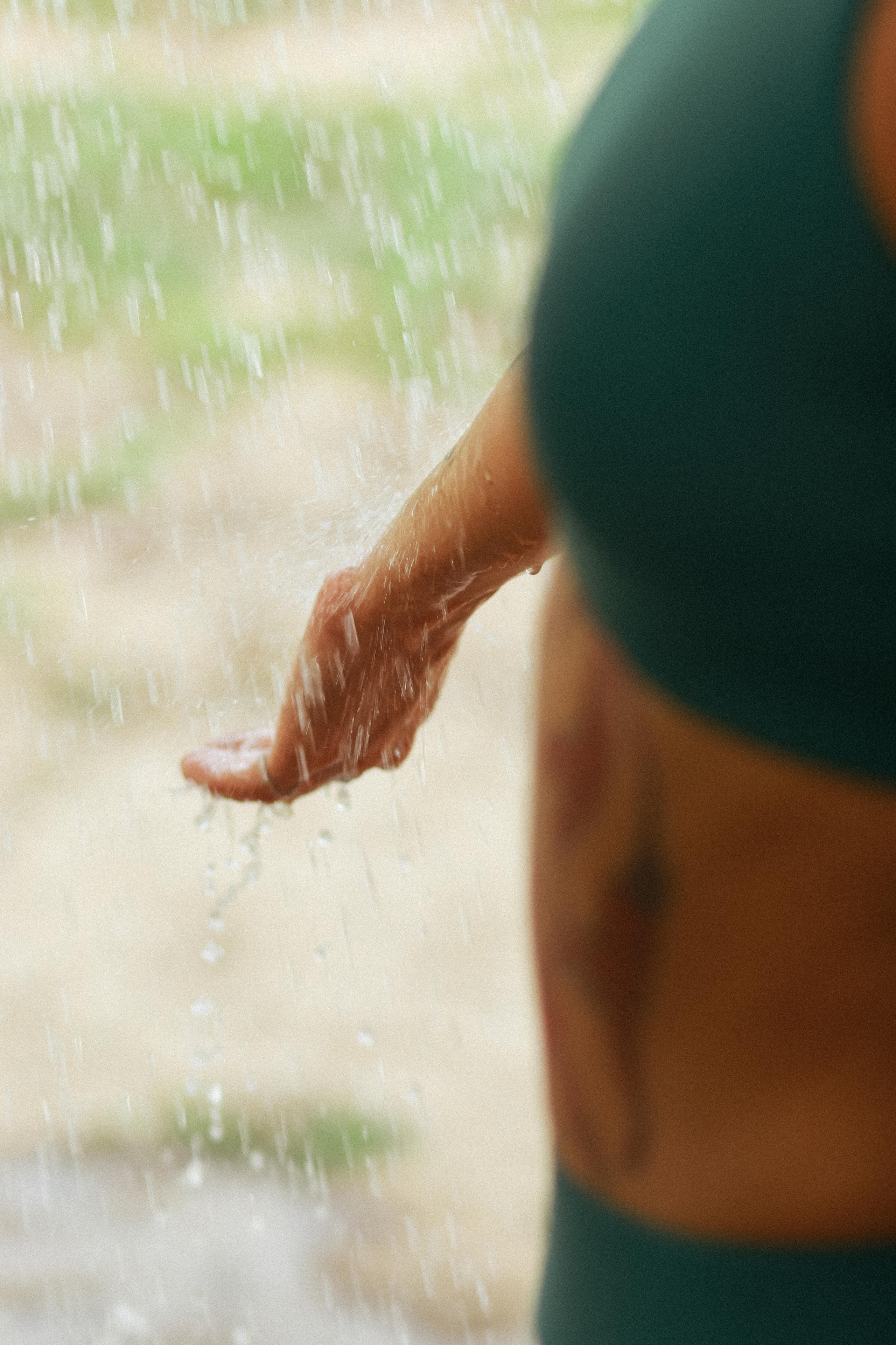 Коллекция купальников для серфинга. Фотограф на Шри-Ланке