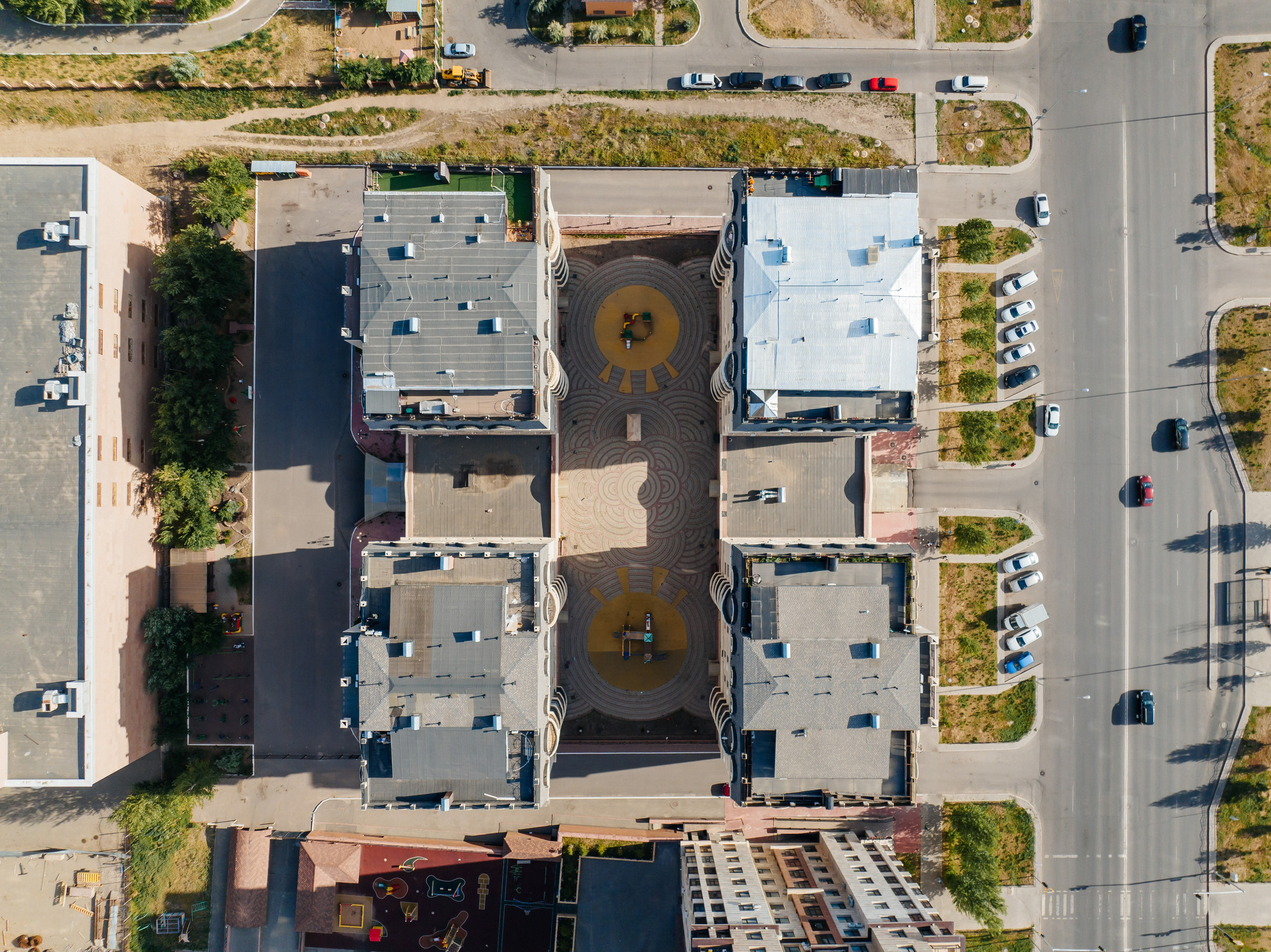 Проект 5. Сбор фотографии ЖК для клипа «Хочу квартиру от Габита». Дата: май 2022. Профессиональный фотограф в городе Астана/Алматы Даурен Сембаев