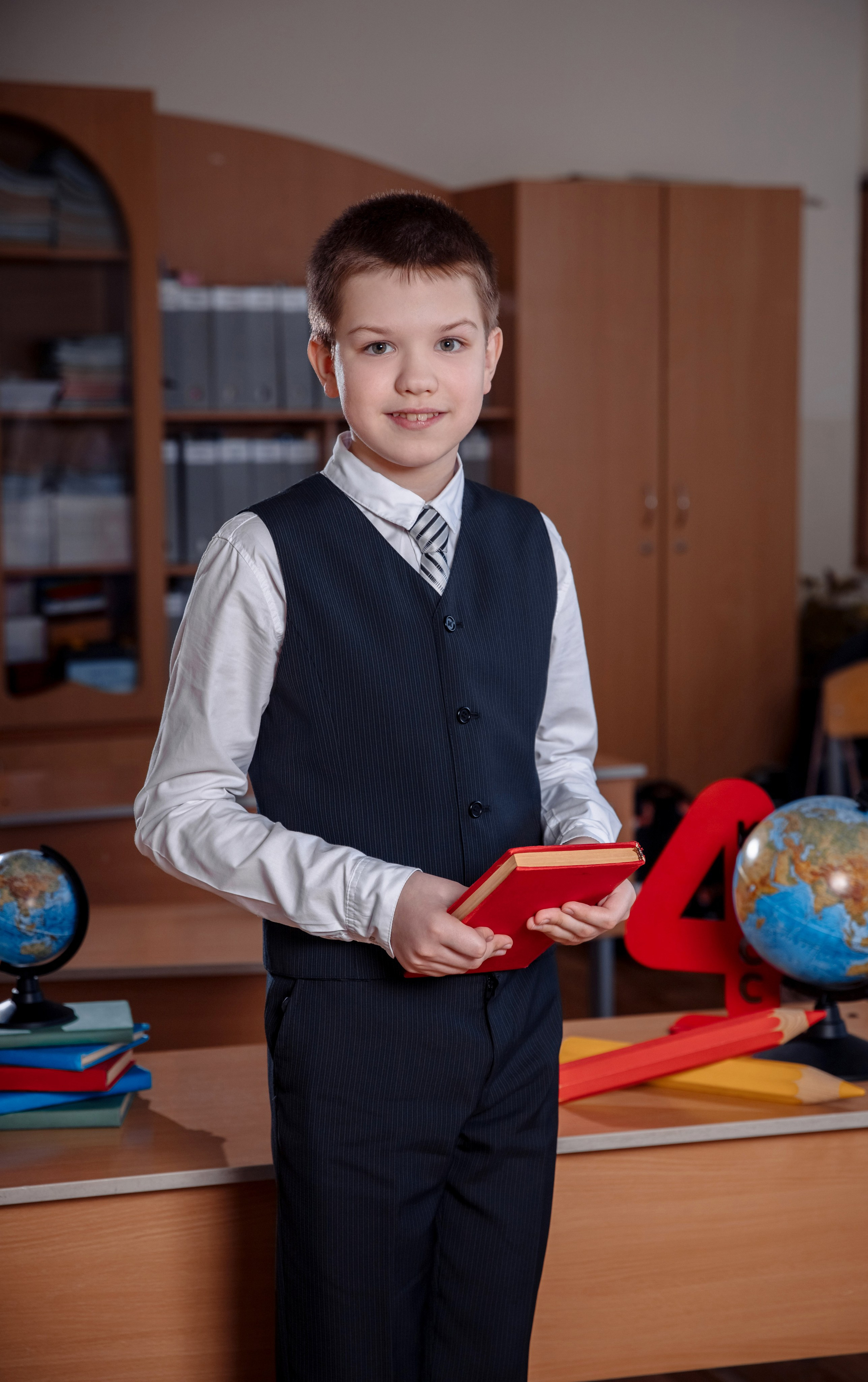 Начальные классы. Выпускные школьные фото­альбомы для школ и детских садов в Волгограде и Волжском