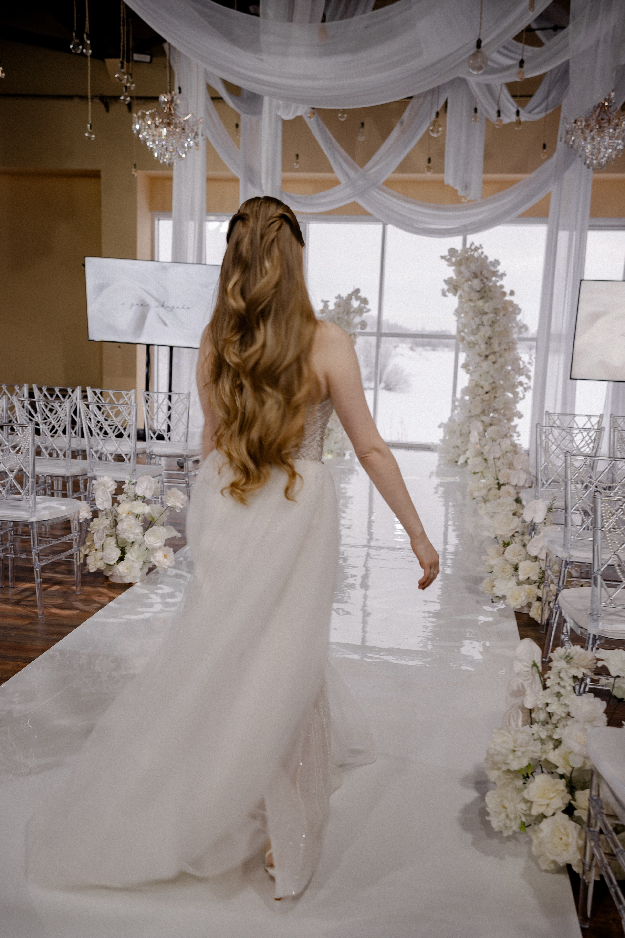 СВАДЕБНАЯ СЬЕМКА СБОРОВ В ОТЕЛЕ И ВЫЕЗД НА ЦЕРЕМОНИЮ (СНЯТО В СИБИРЕ В НИЖНЕВАРТОВСКЕ). Профессиональный фотограф, Санкт-Петербург — Виктория Богомолова