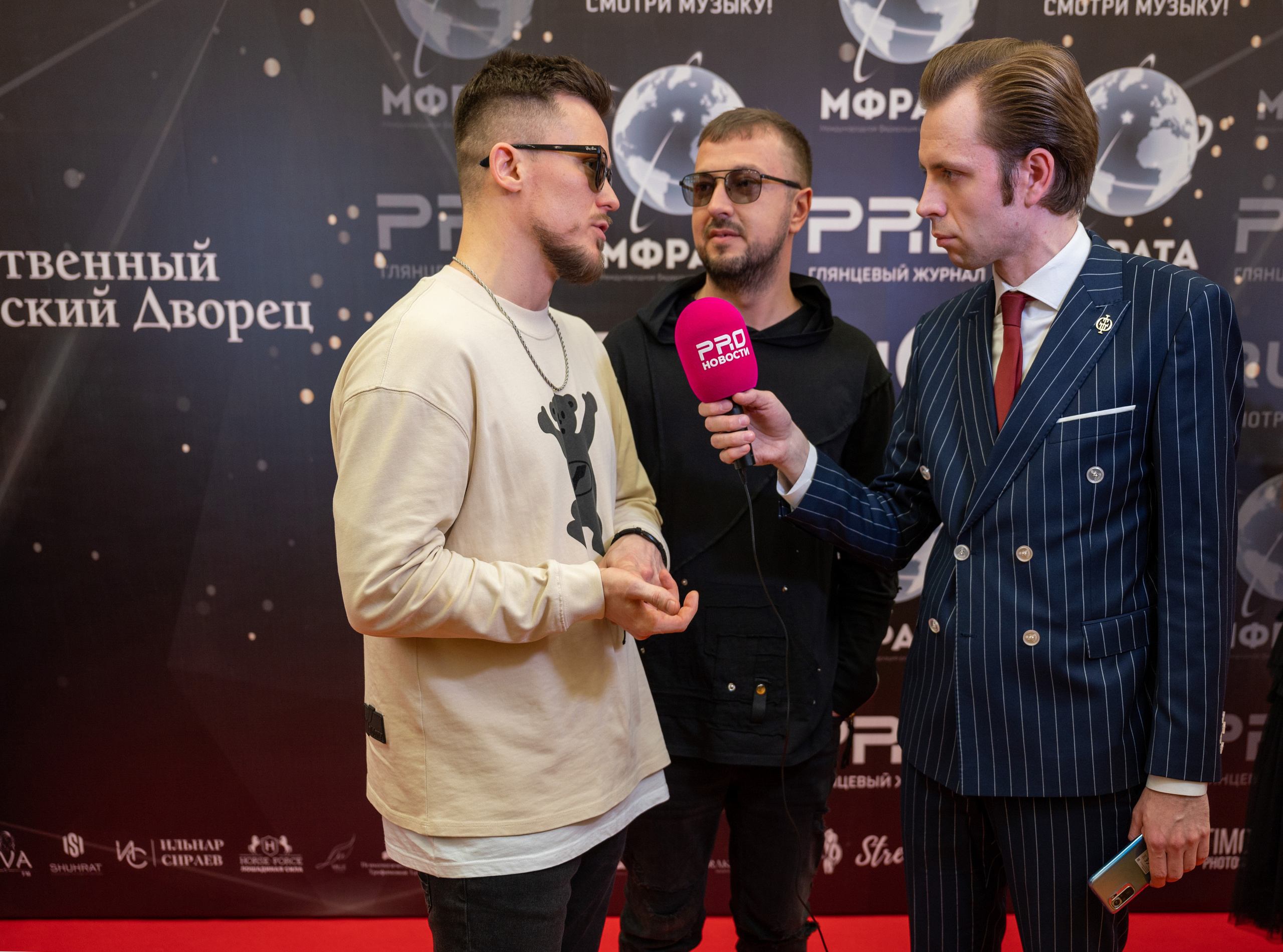 Звезды над Москвой-Кремль. Семейный и контент фотограф в Москве Alira