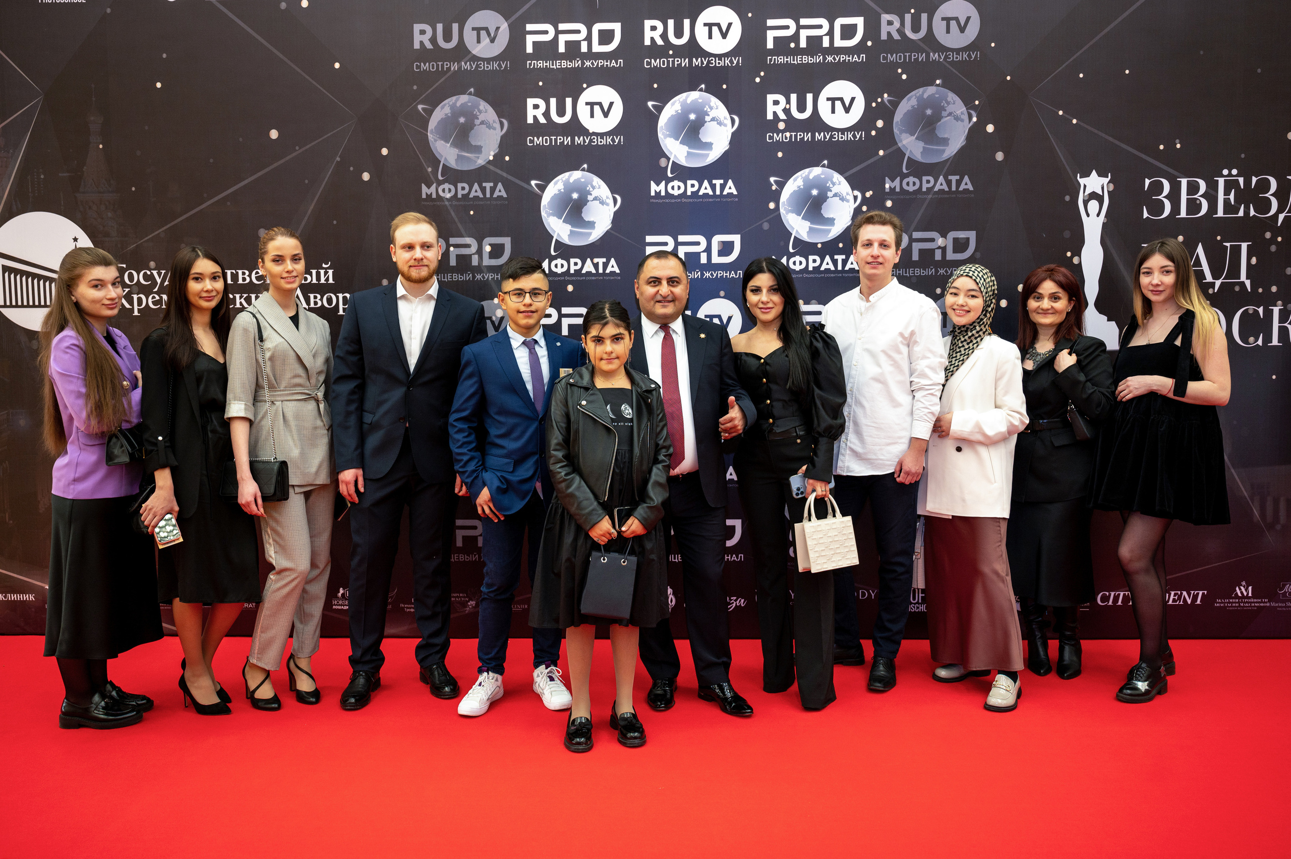 Звезды над Москвой-Кремль. Семейный и контент фотограф в Москве Alira