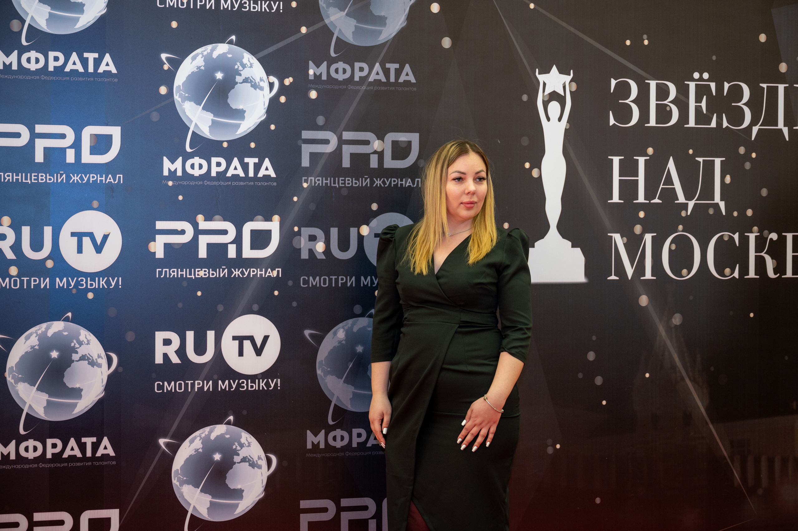 Звезды над Москвой-Кремль. Семейный и контент фотограф в Москве Alira