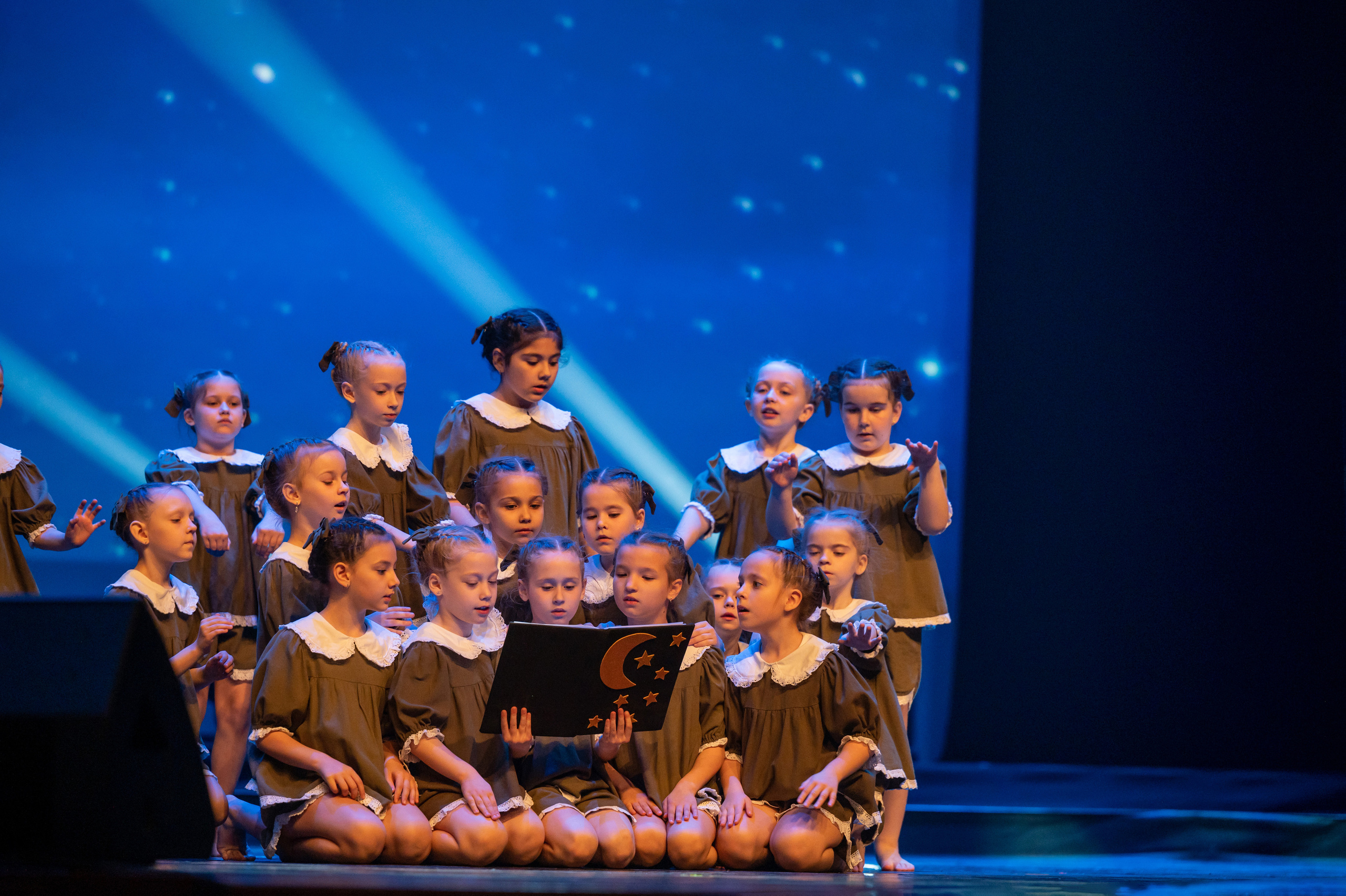 Звезды над Москвой-Кремль. Семейный и контент фотограф в Москве Alira