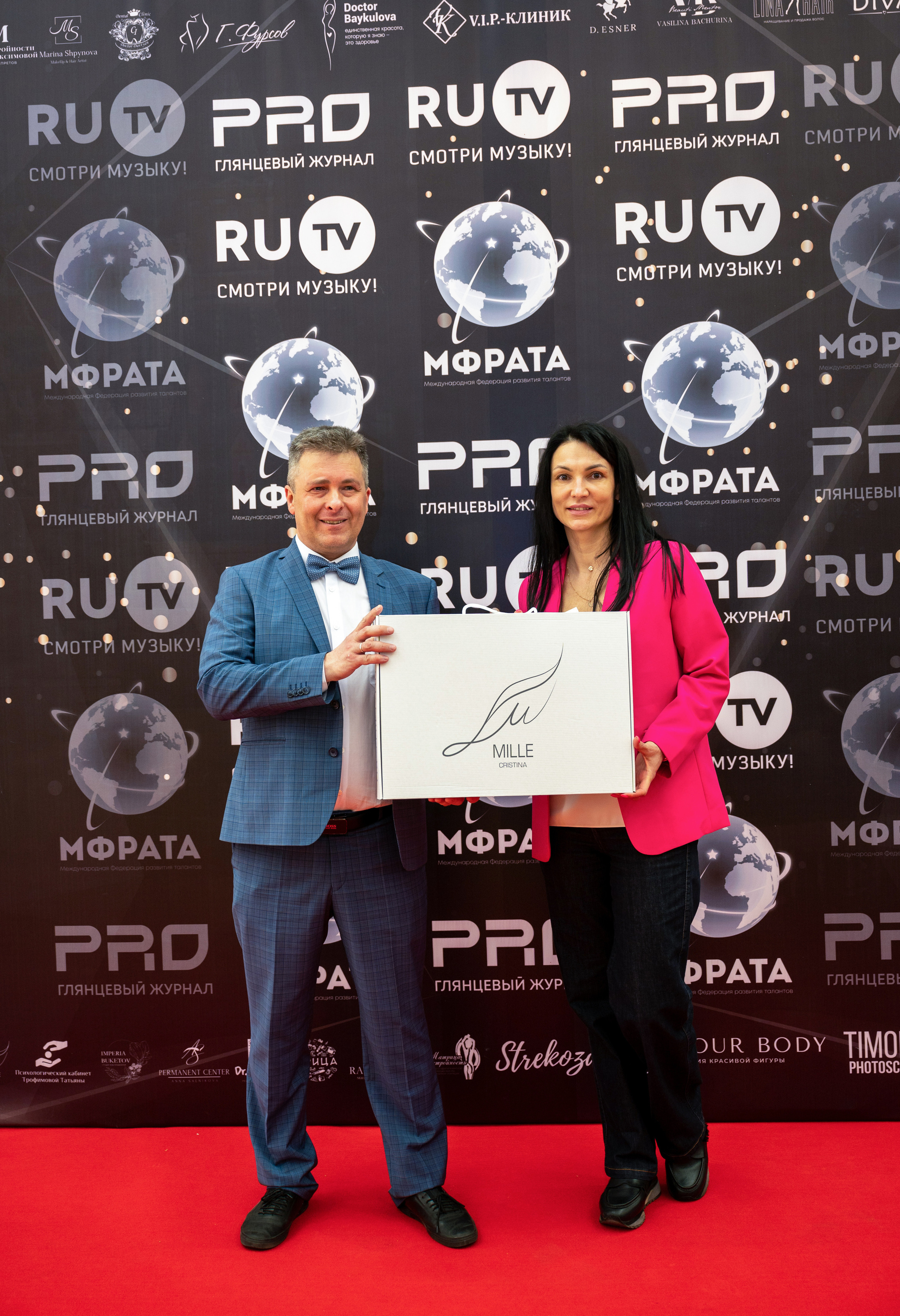 Звезды над Москвой-Кремль. Семейный и контент фотограф в Москве Alira