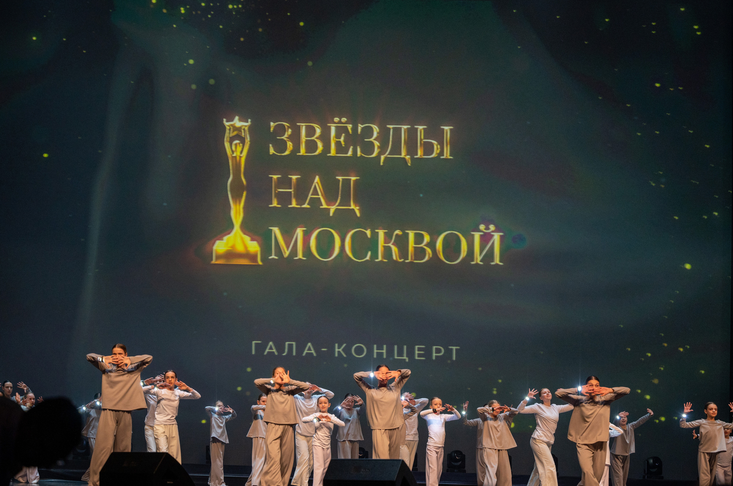 Звезды над Москвой-Кремль. Семейный и контент фотограф в Москве Alira