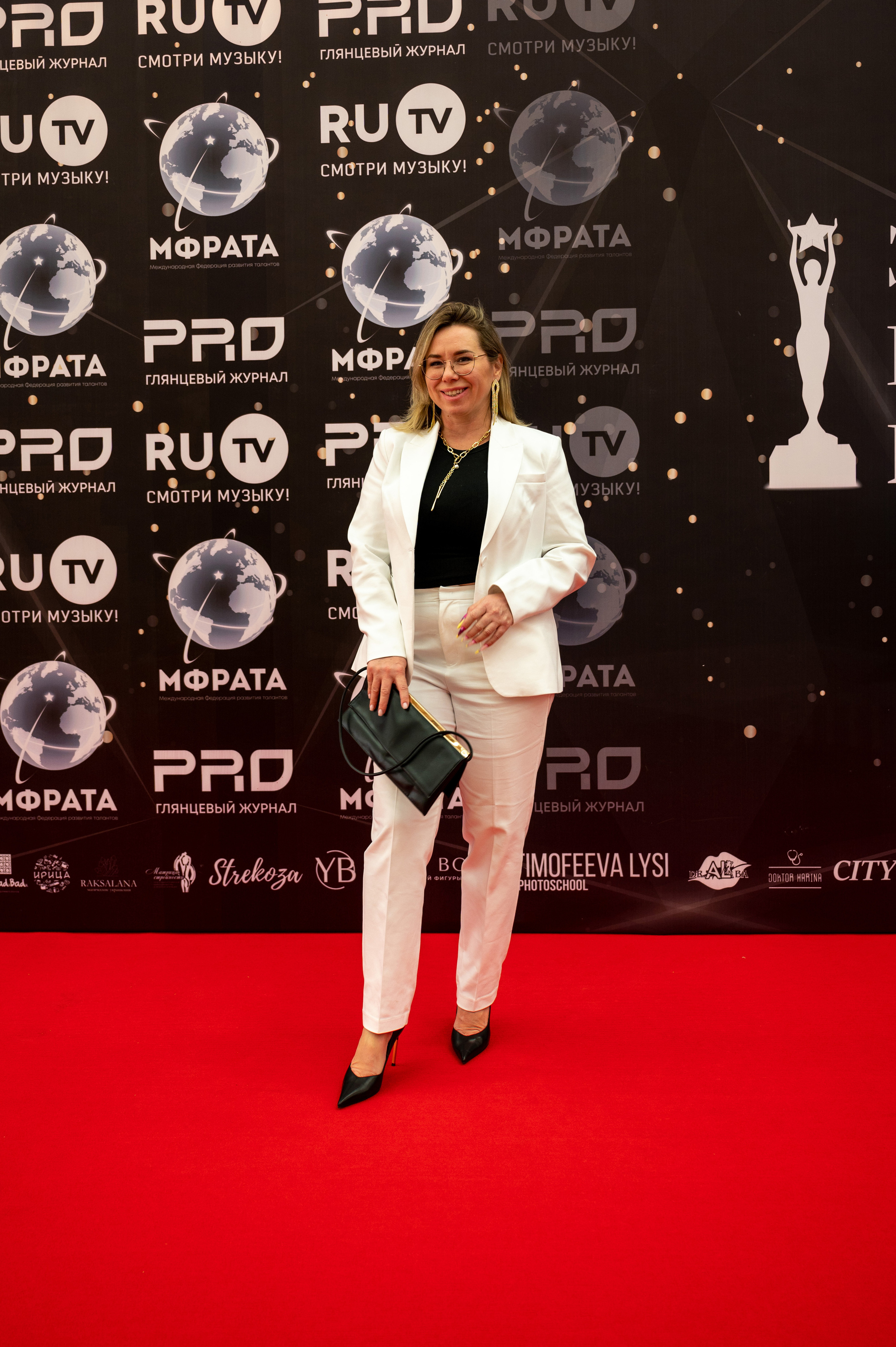 Звезды над Москвой-Кремль. Семейный и контент фотограф в Москве Alira