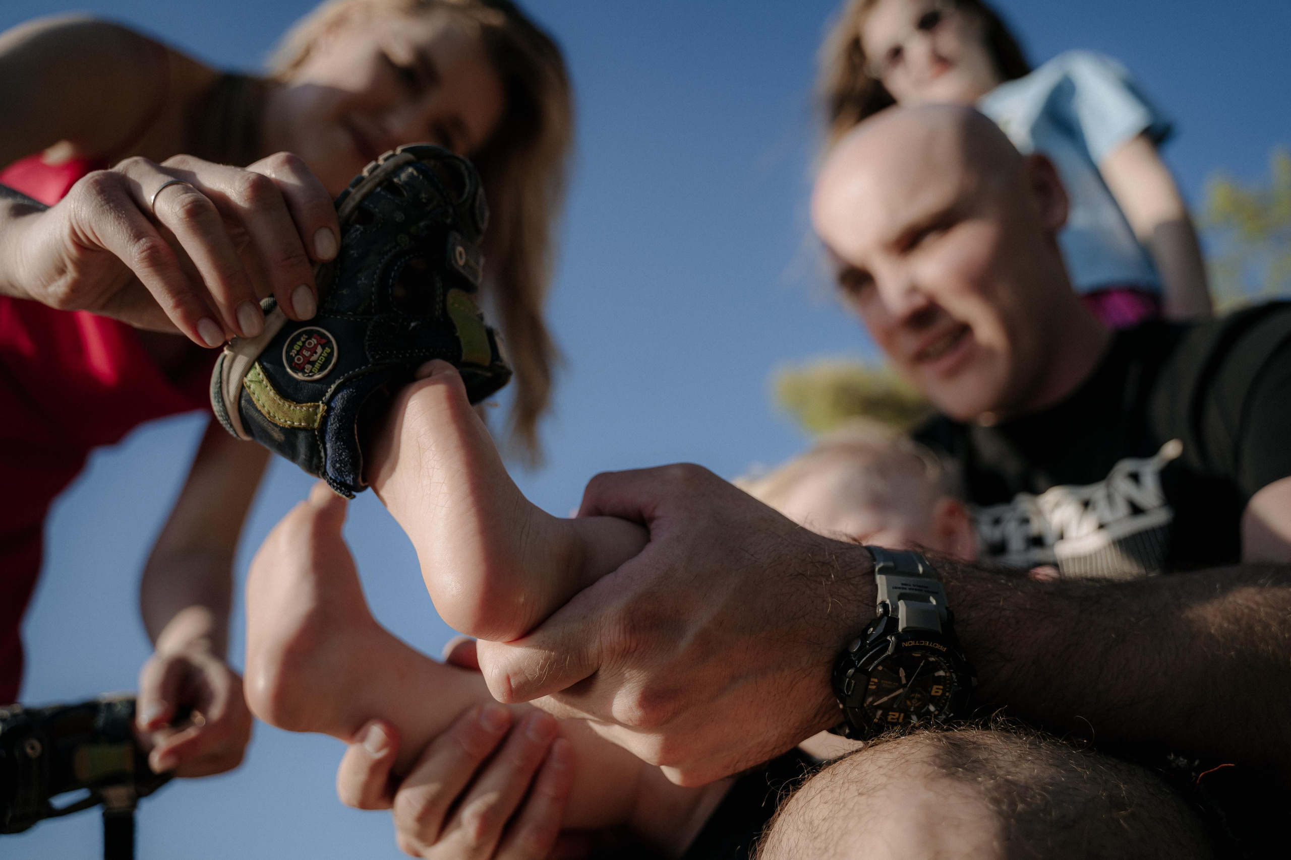 Family in Phaselis Antik. Wedding & Documentary Photographer based in Nuremberg — available across Europe & Turkey | Vitalii Nasonov