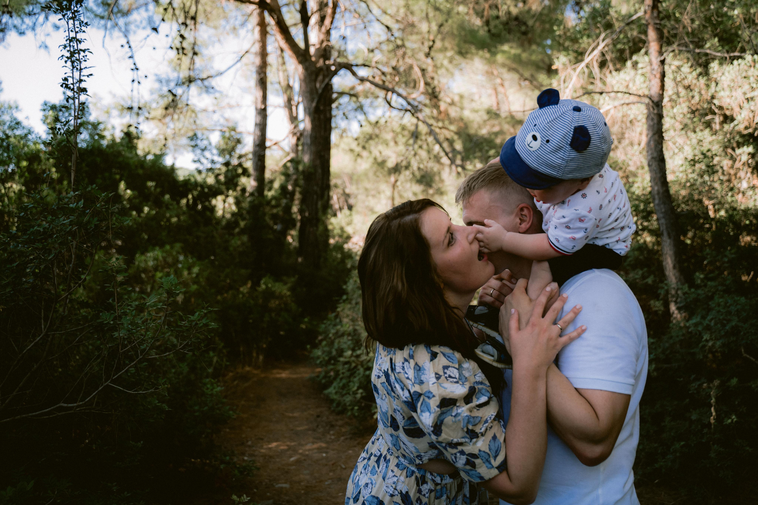 Sour strawberries in Phaselis. Kemer. Wedding & Documentary Photographer based in Nuremberg — available across Europe & Turkey | Vitalii Nasonov
