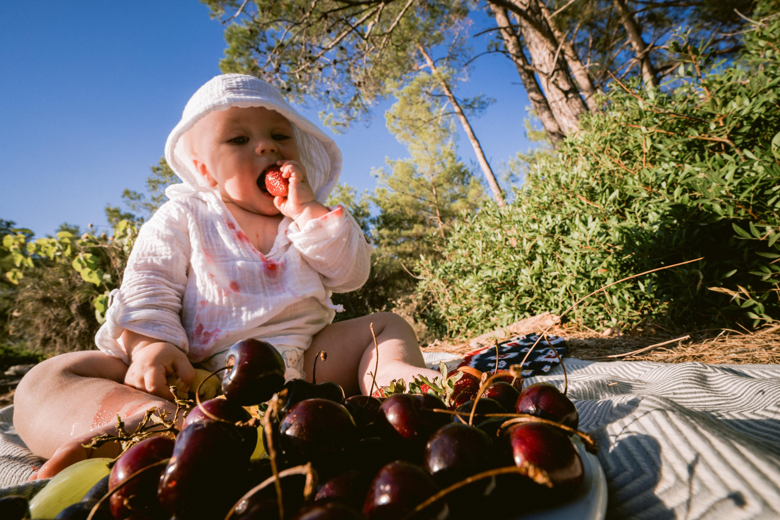 Sour strawberries in Phaselis. Kemer. Wedding & Documentary Photographer based in Nuremberg — available across Europe & Turkey | Vitalii Nasonov